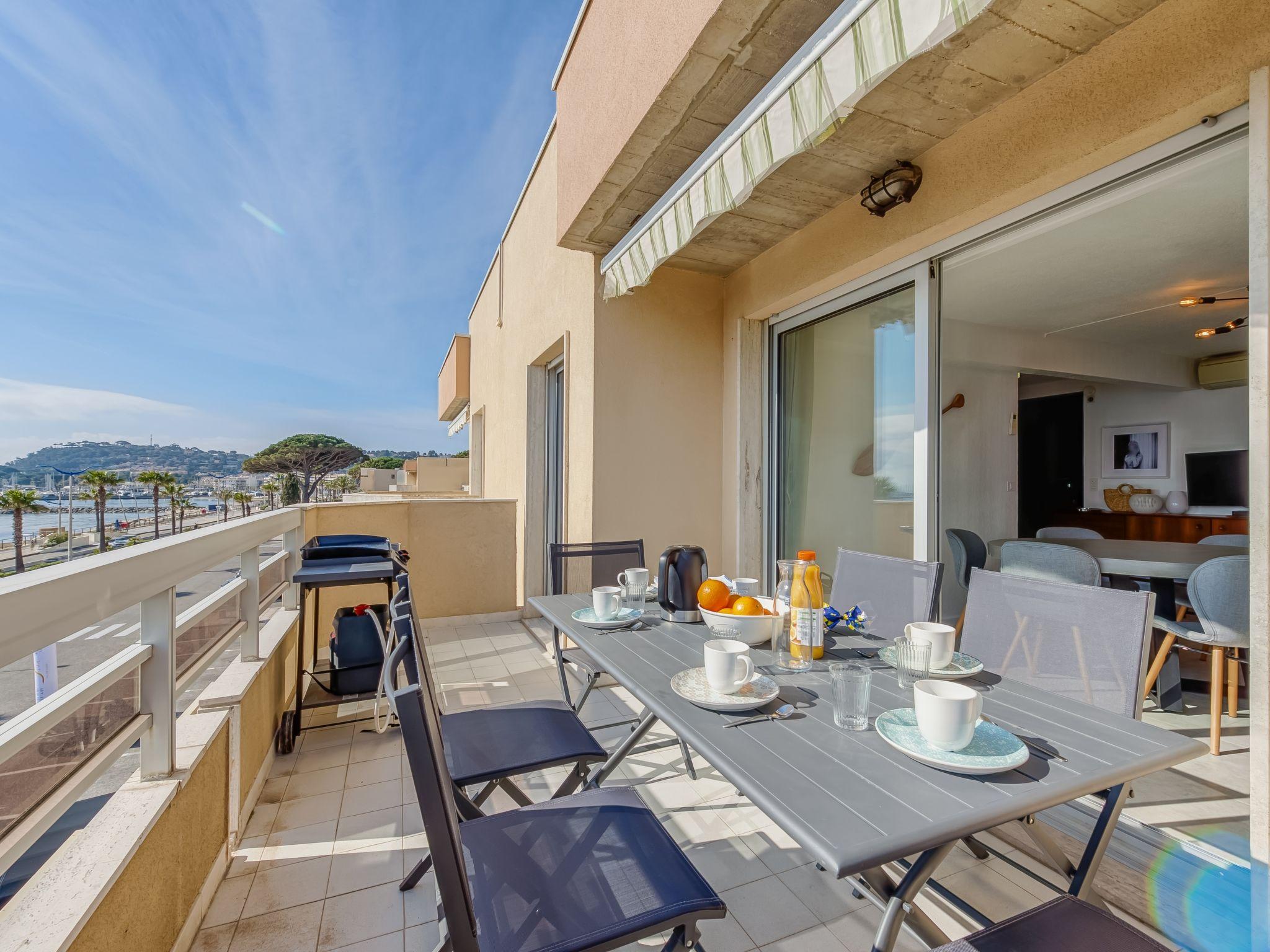 Foto 4 - Appartamento con 2 camere da letto a Cavalaire-sur-Mer con terrazza