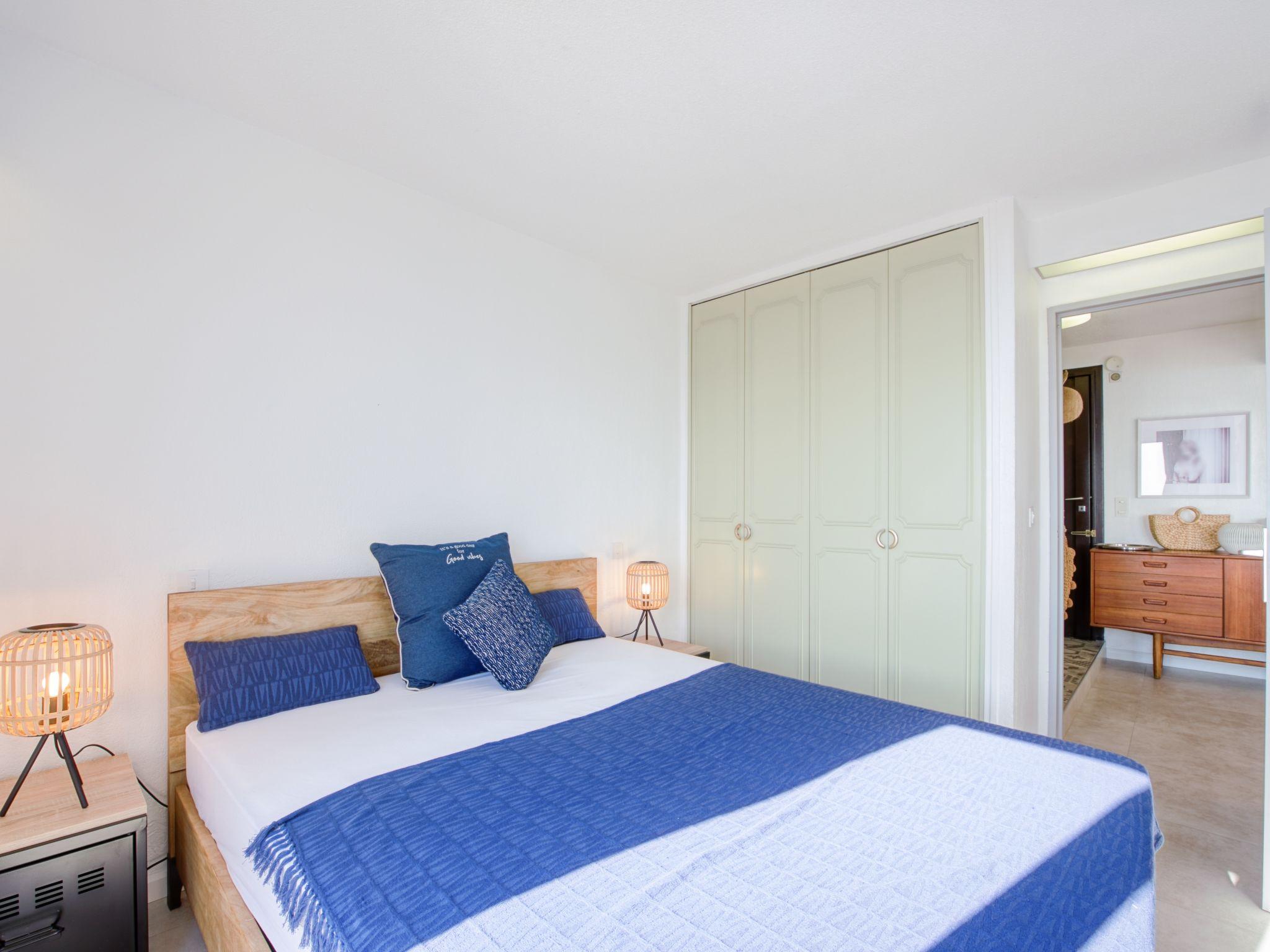 Foto 15 - Apartment mit 2 Schlafzimmern in Cavalaire-sur-Mer mit terrasse und blick aufs meer