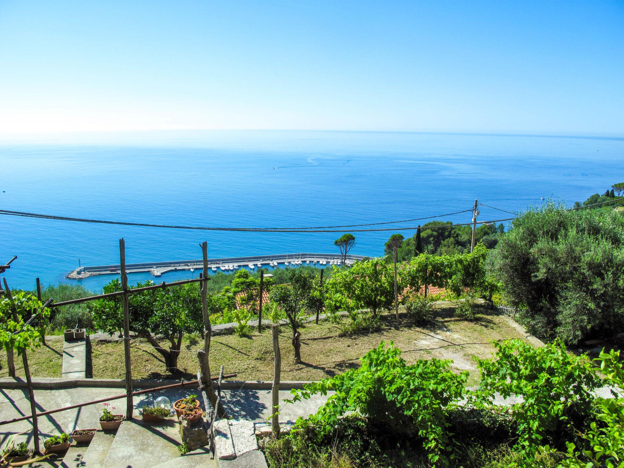Foto 10 - Apartamento de 1 quarto em Finale Ligure com jardim e vistas do mar