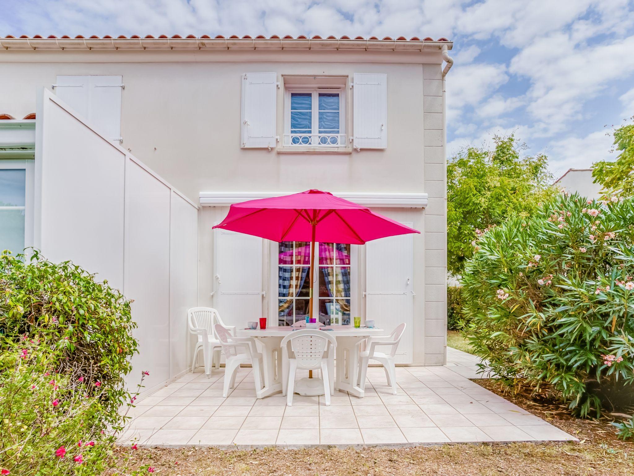 Foto 1 - Casa de 2 quartos em Vaux-sur-Mer com piscina e vistas do mar