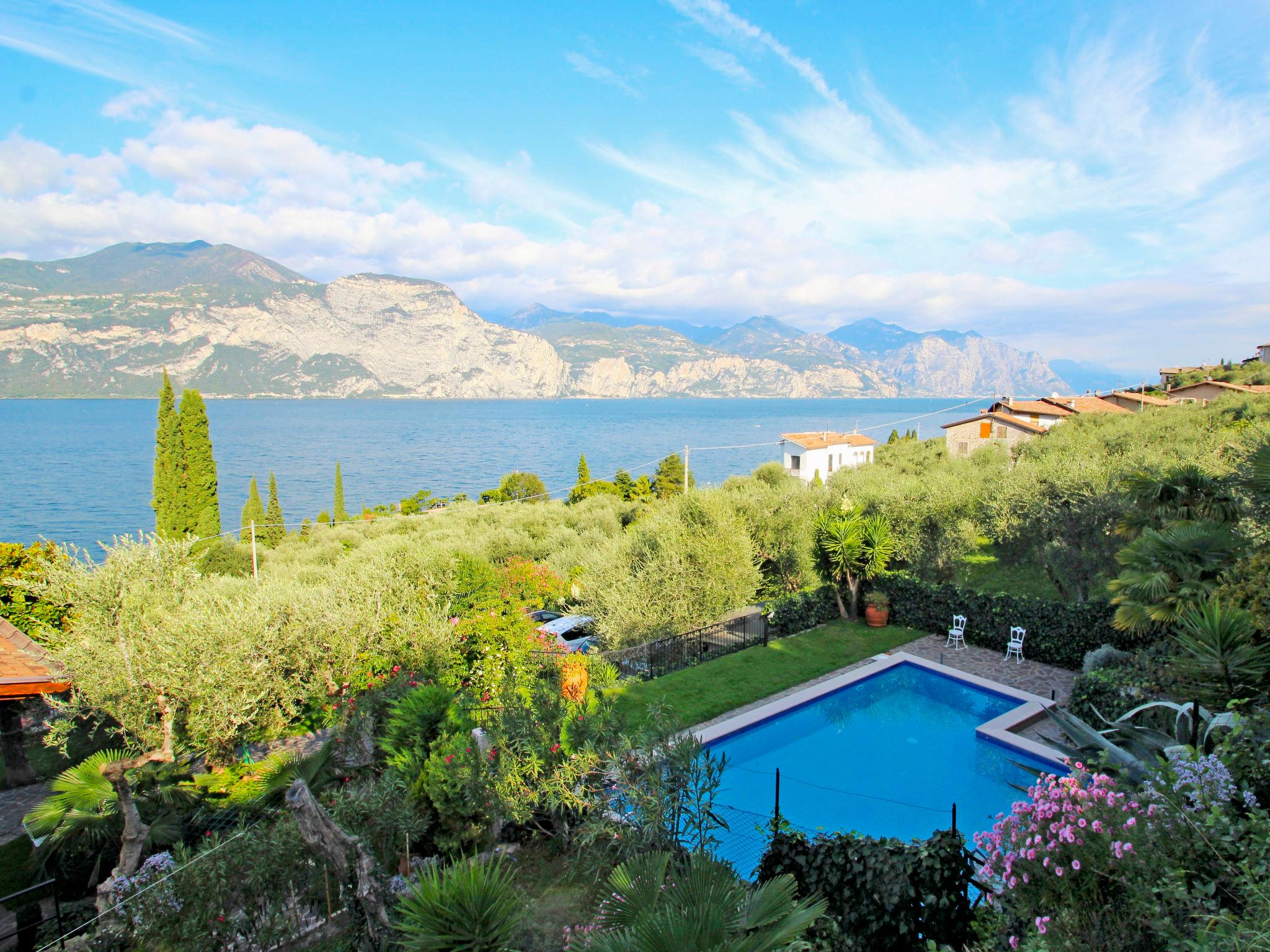 Foto 2 - Apartamento en Brenzone sul Garda con piscina y vistas a la montaña