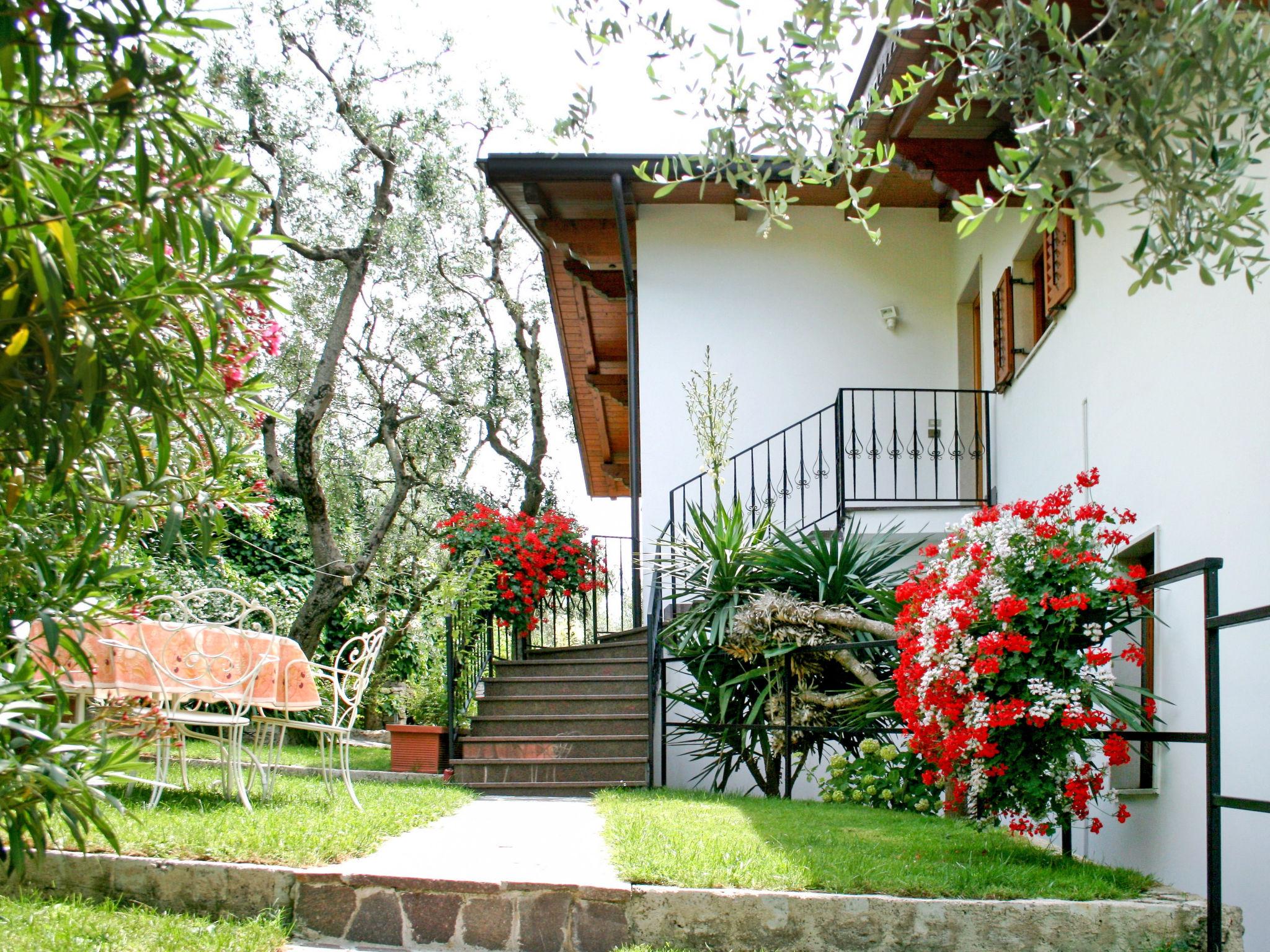 Photo 5 - Appartement de 1 chambre à Brenzone sul Garda avec piscine et jardin