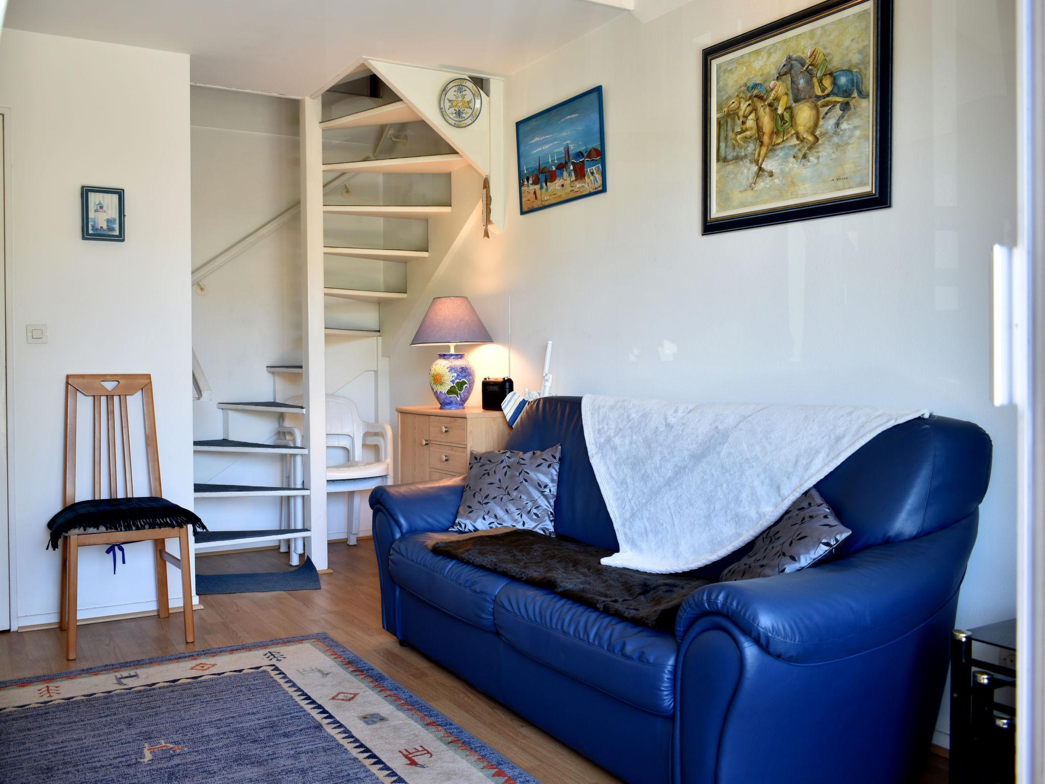 Foto 3 - Apartamento de 1 habitación en Tourgéville con vistas al mar