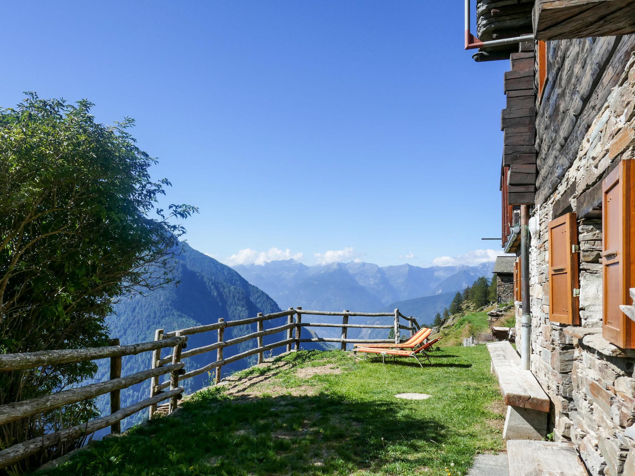 Photo 12 - Maison de 2 chambres à Serravalle avec jardin et vues sur la montagne