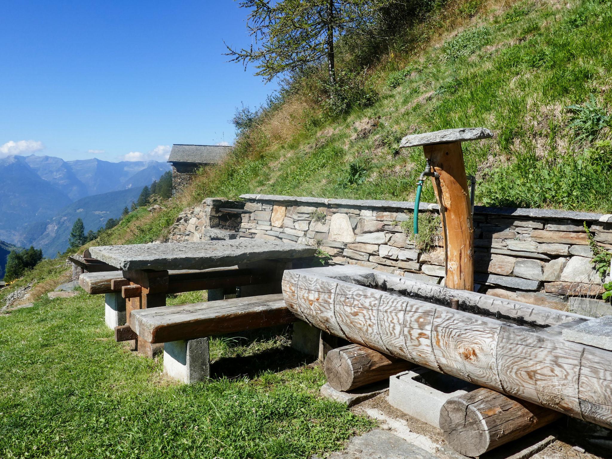 Photo 10 - Maison de 2 chambres à Serravalle avec jardin et vues sur la montagne