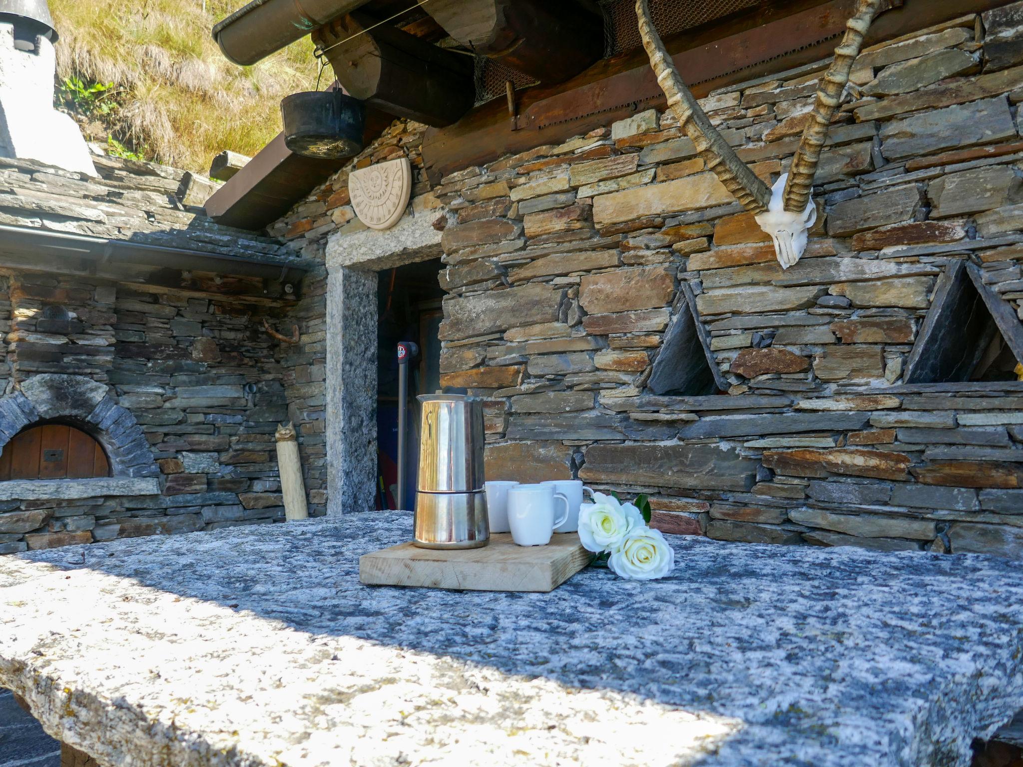 Photo 11 - Maison de 2 chambres à Serravalle avec jardin et vues sur la montagne