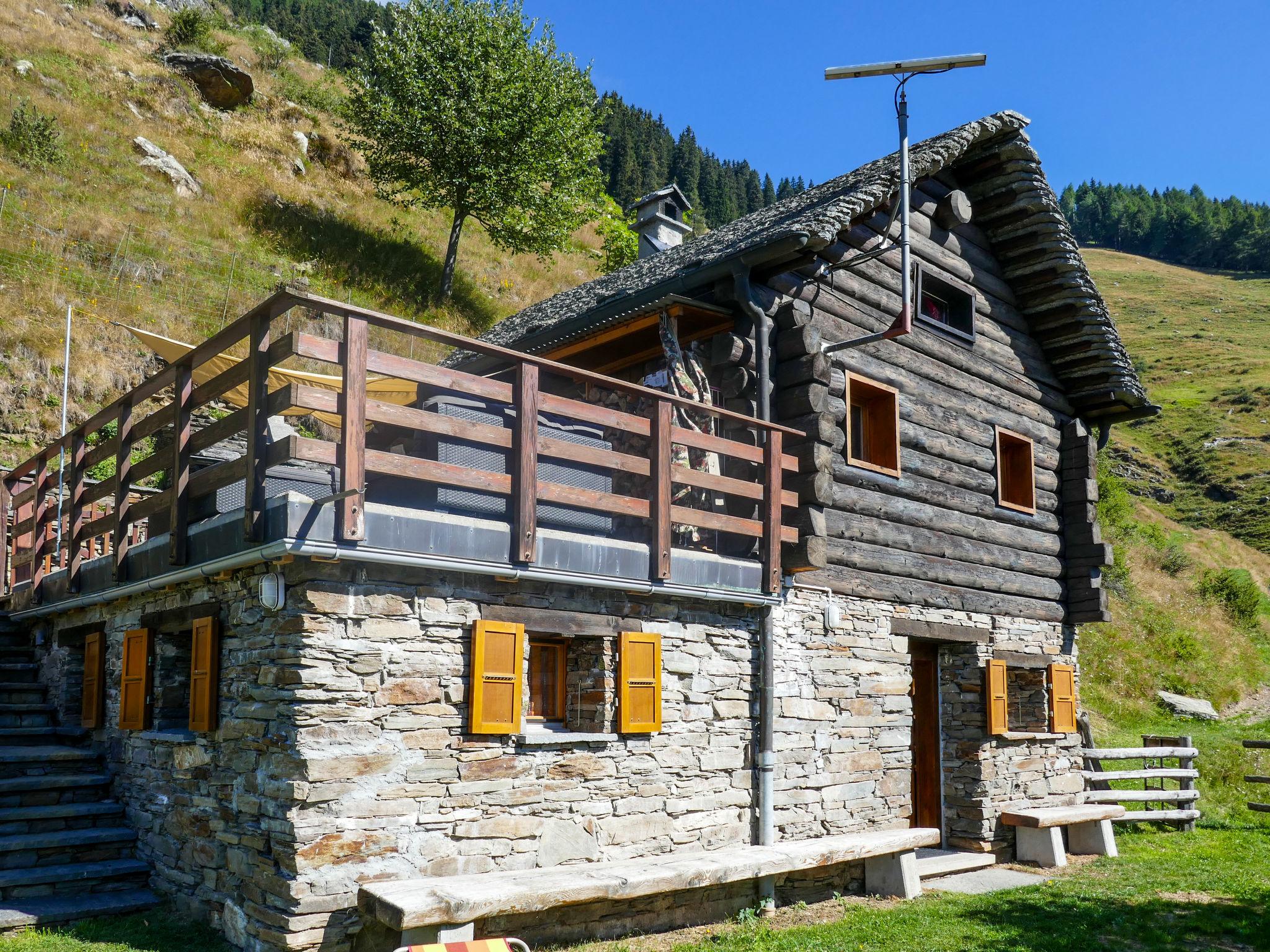 Foto 1 - Casa de 2 quartos em Serravalle com jardim e vista para a montanha