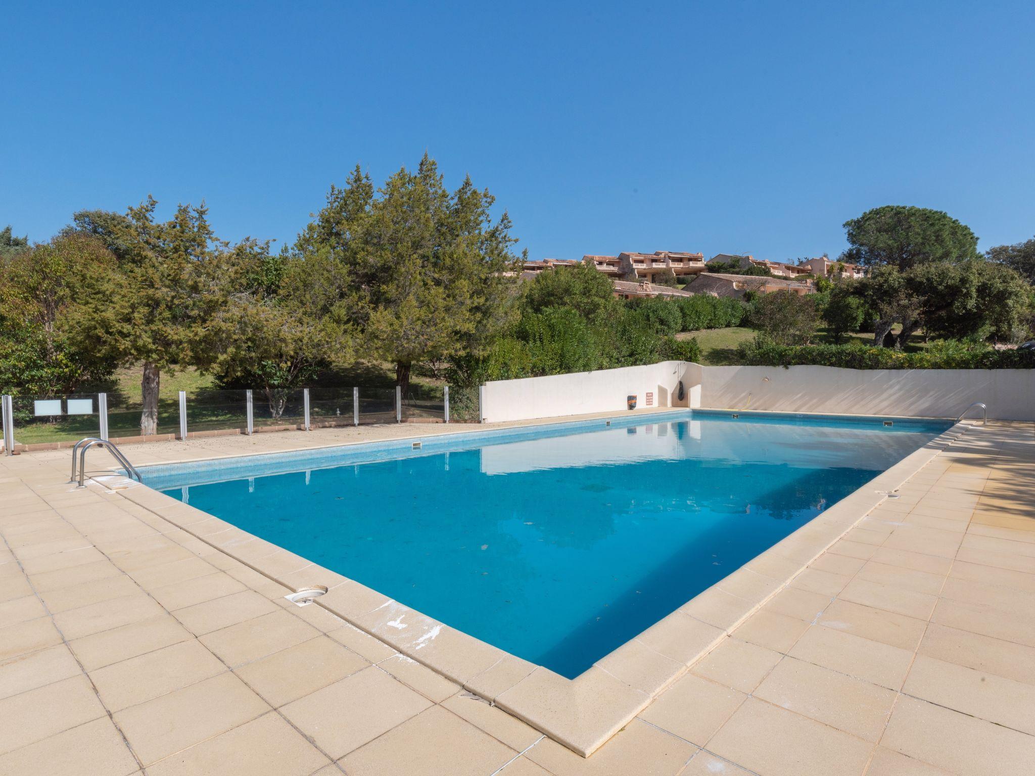 Foto 18 - Casa de 2 habitaciones en Porto-Vecchio con piscina y vistas al mar