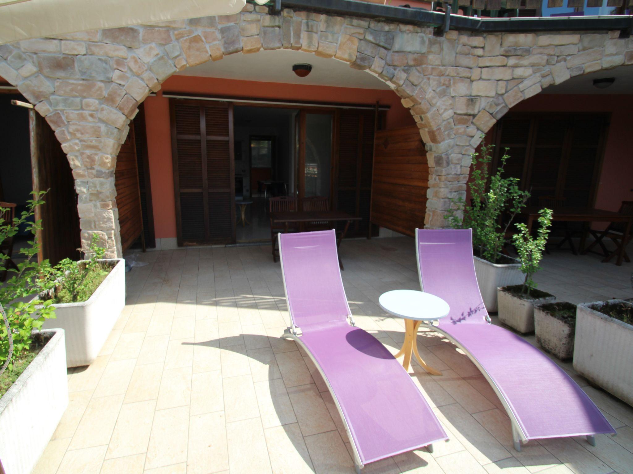 Photo 15 - Appartement en Luino avec piscine et jardin