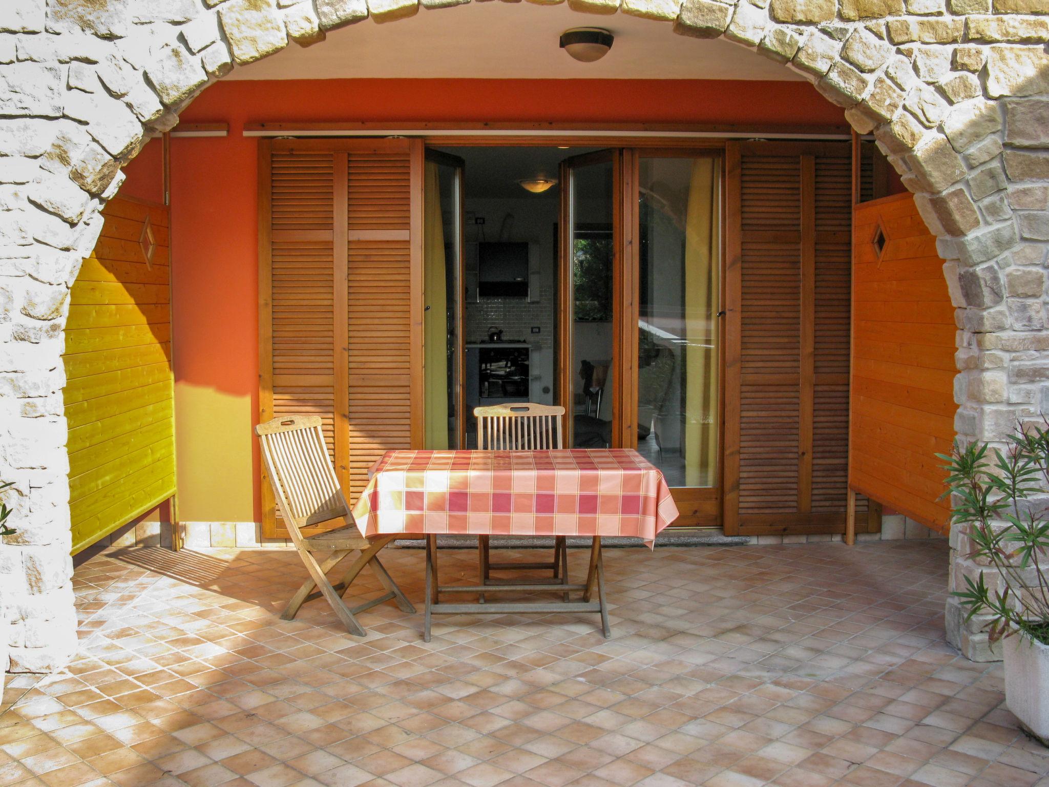 Photo 16 - Appartement en Luino avec piscine et jardin