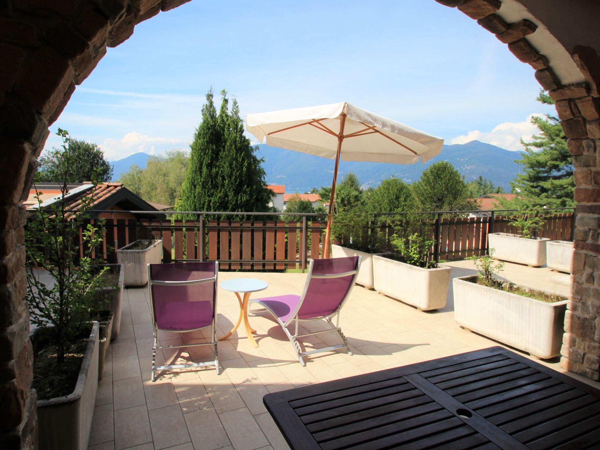 Photo 4 - Apartment in Luino with swimming pool and mountain view