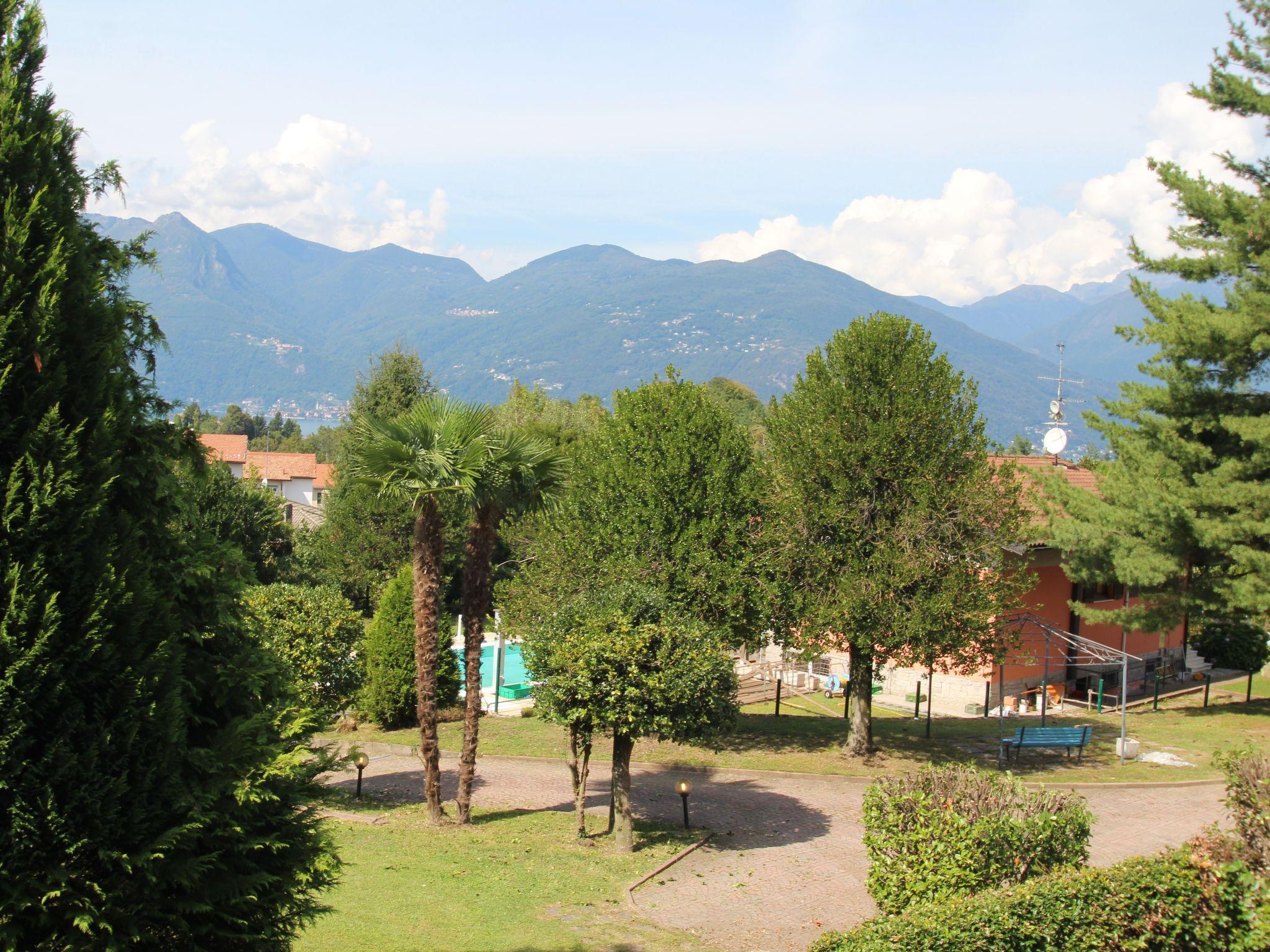 Foto 17 - Appartamento a Luino con piscina e vista sulle montagne