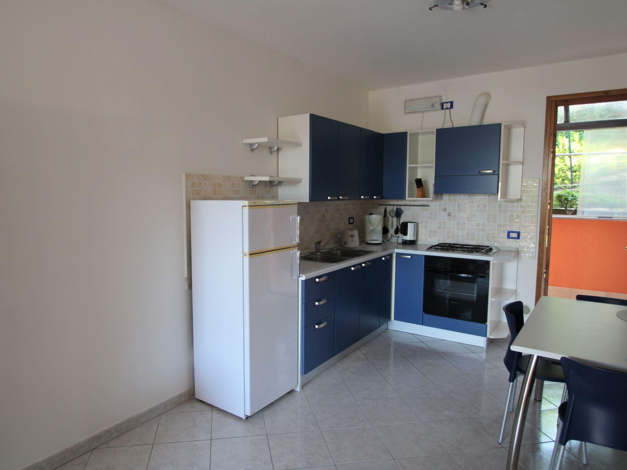 Foto 9 - Apartamento em Luino com piscina e vista para a montanha