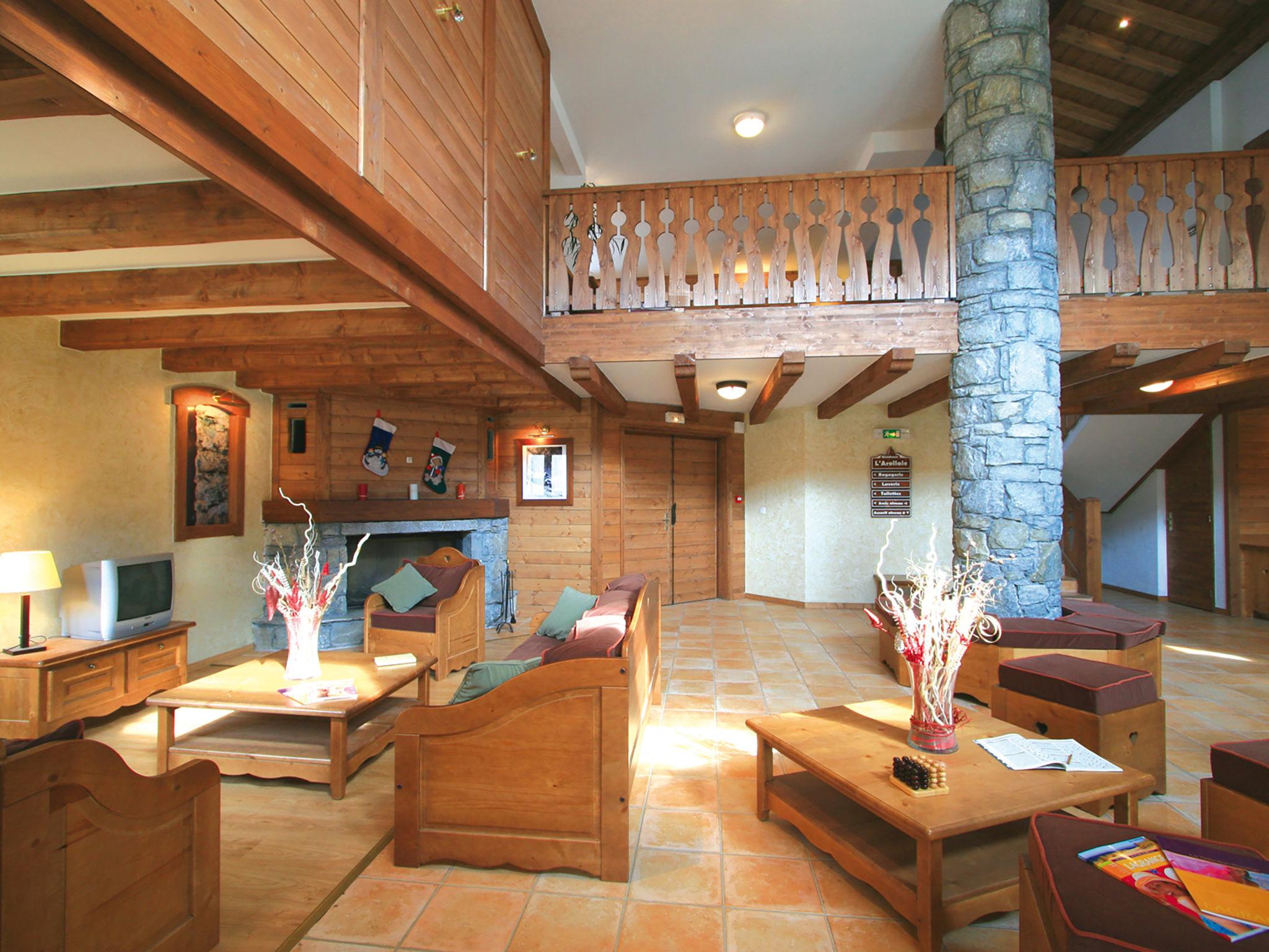 Photo 10 - 3 bedroom Apartment in Peisey-Nancroix with swimming pool and mountain view