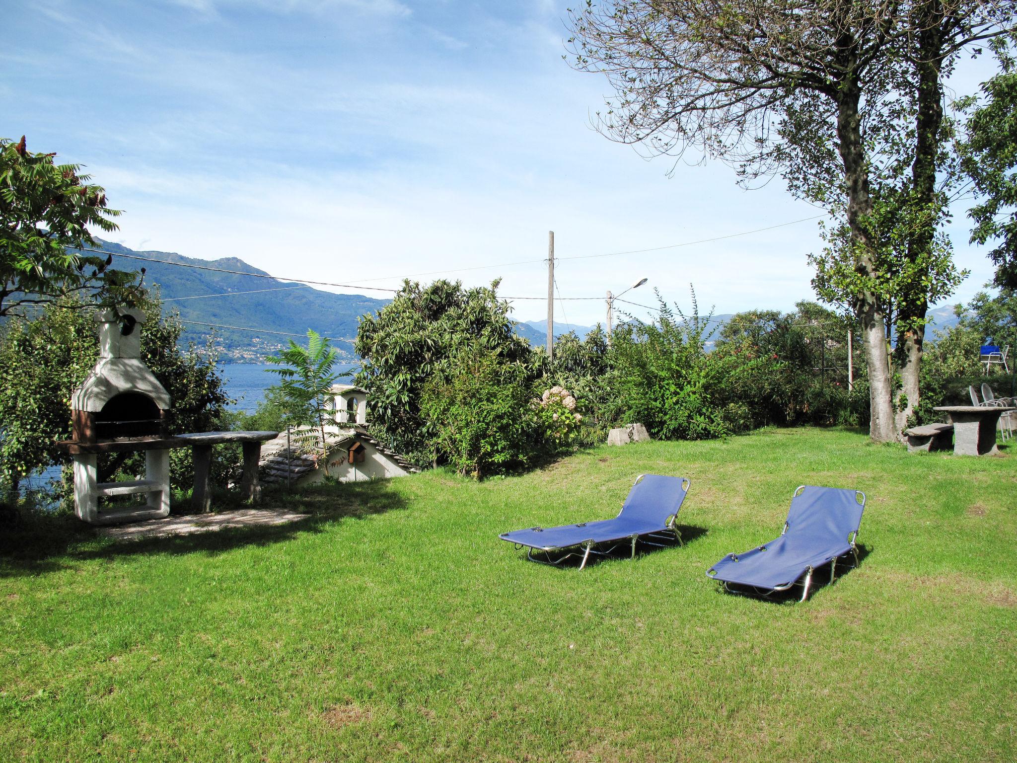 Photo 21 - 2 bedroom Apartment in Castelveccana with garden and mountain view