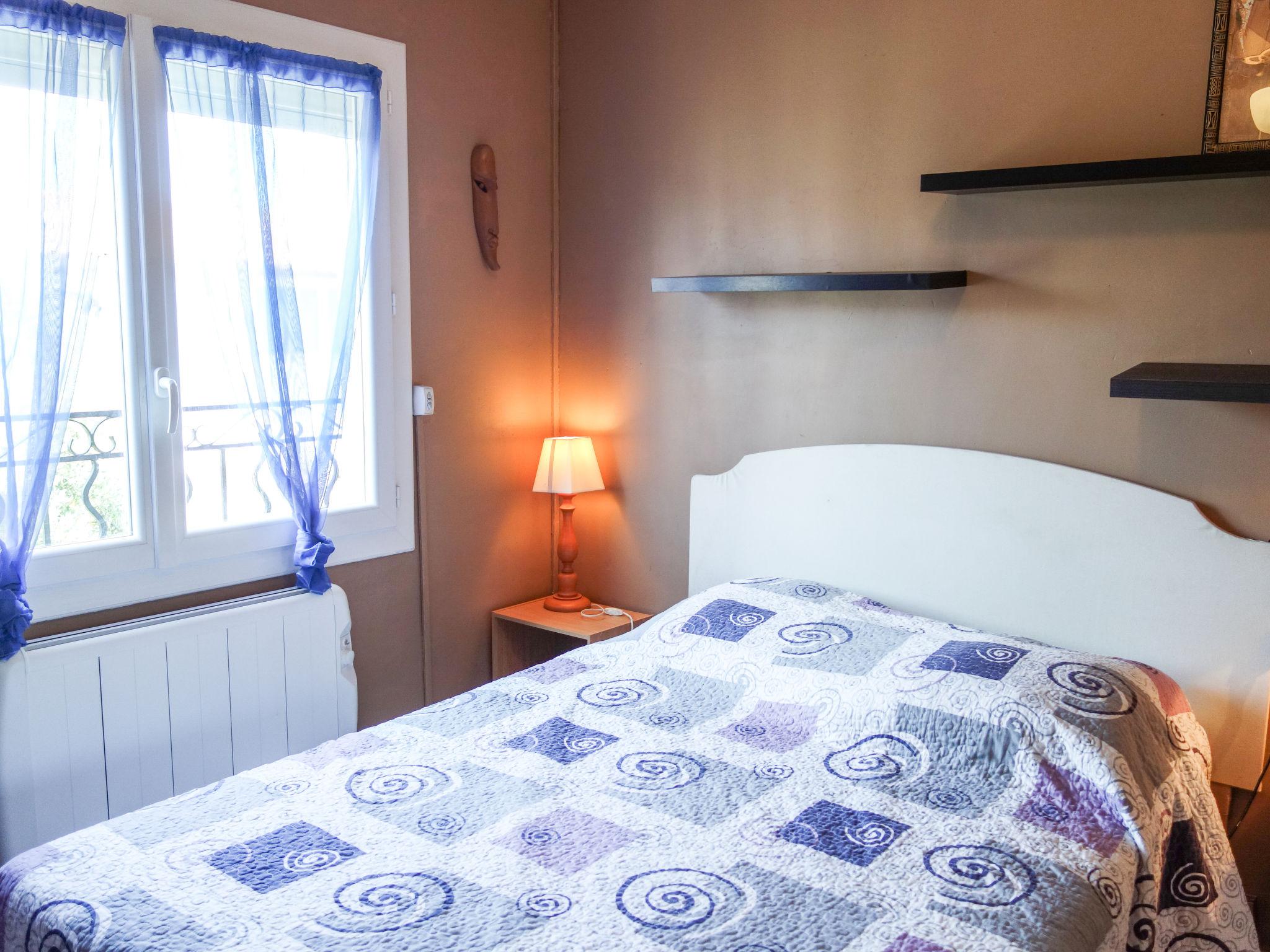 Foto 8 - Apartment mit 2 Schlafzimmern in Saint-Cyr-sur-Mer mit blick aufs meer