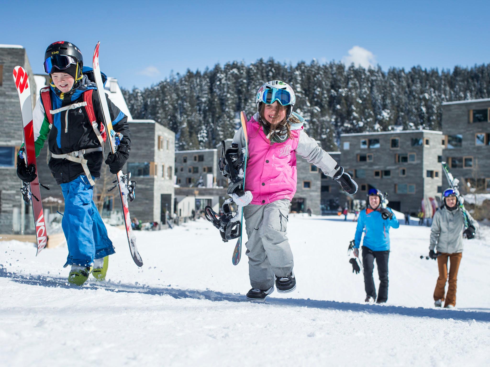 Foto 47 - Apartamento de 4 habitaciones en Laax con vistas a la montaña