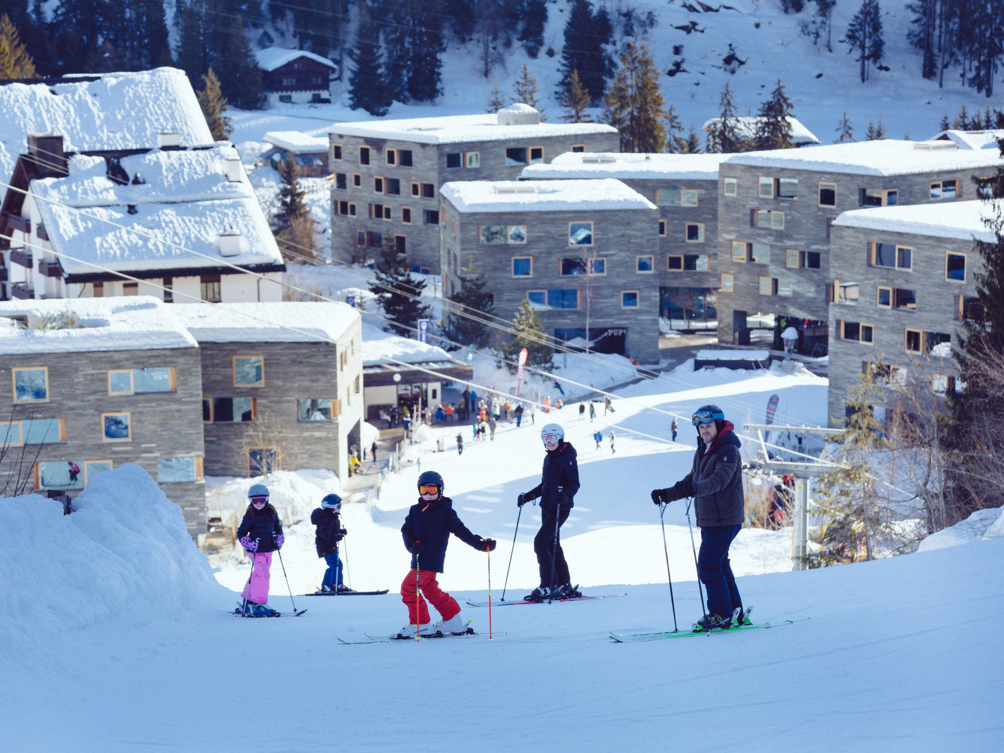 Foto 43 - Appartamento con 2 camere da letto a Laax con vista sulle montagne