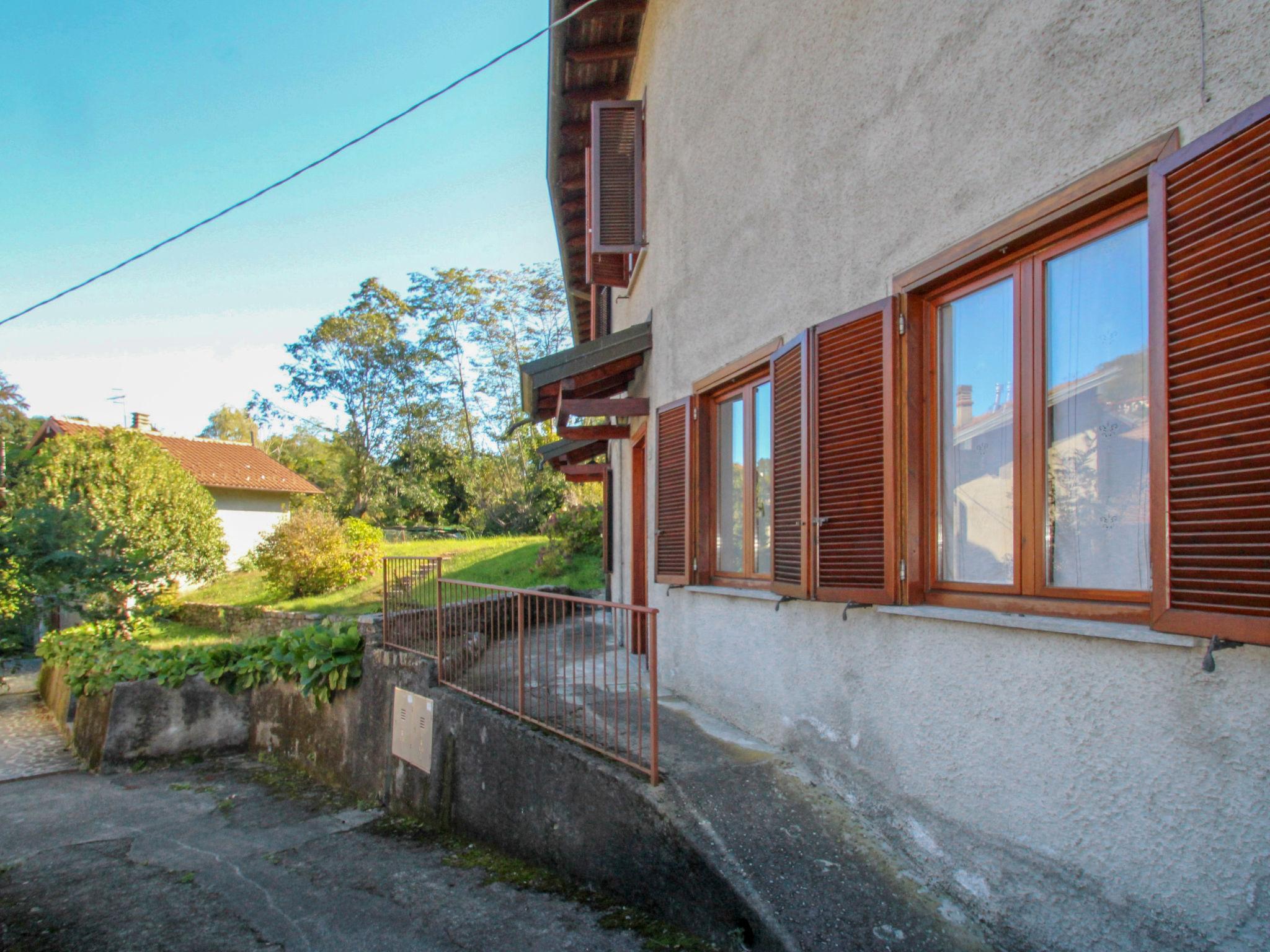 Foto 17 - Haus mit 2 Schlafzimmern in Castelveccana mit blick auf die berge