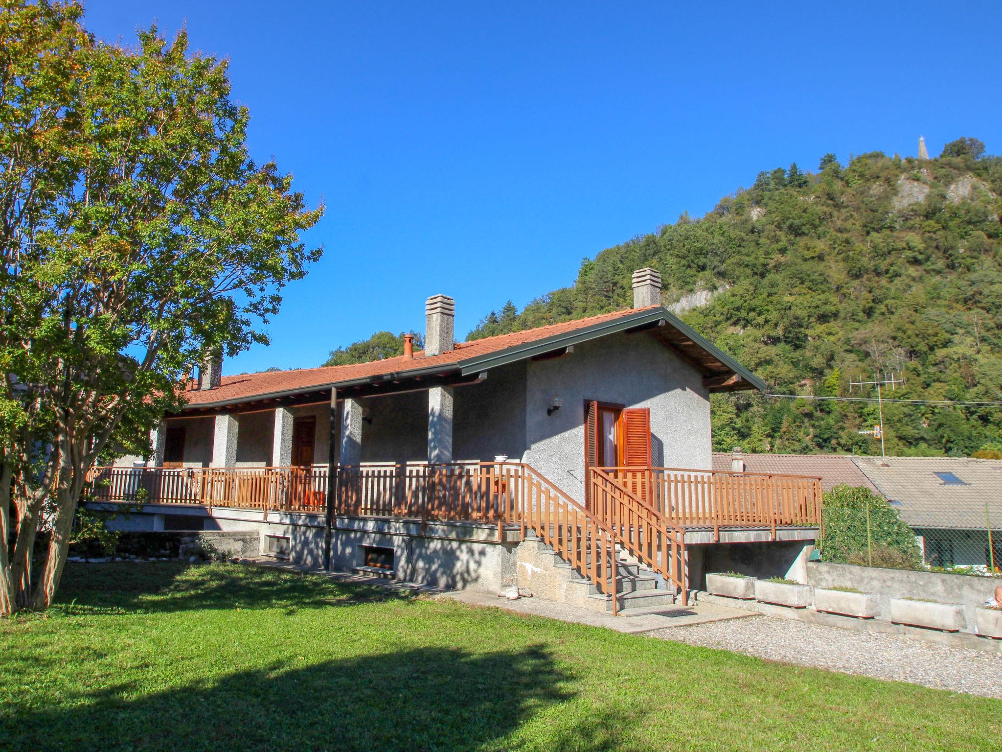 Foto 3 - Haus mit 2 Schlafzimmern in Castelveccana mit blick auf die berge