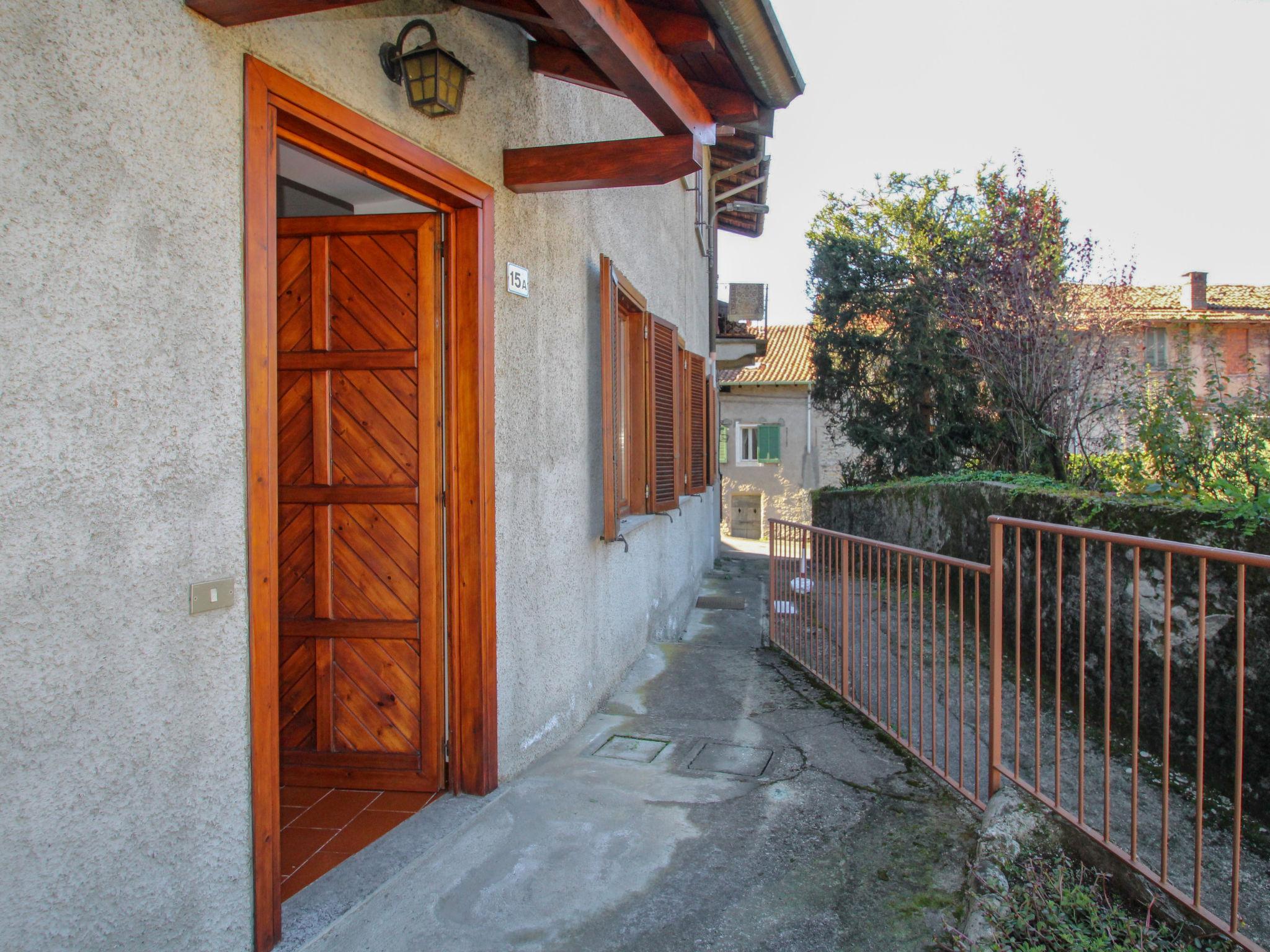 Photo 10 - Maison de 2 chambres à Castelveccana avec vues sur la montagne