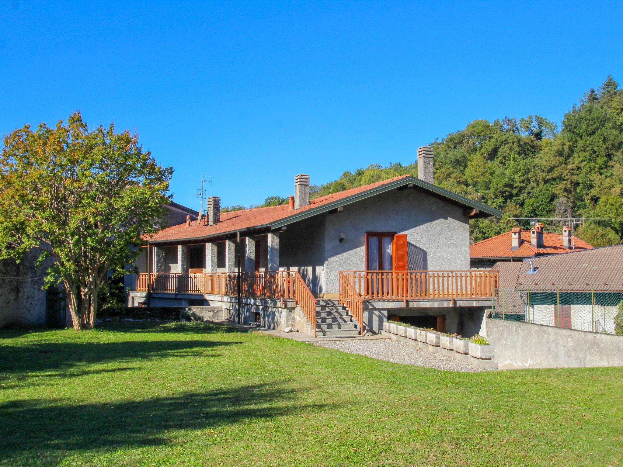 Foto 1 - Casa de 2 quartos em Castelveccana com vista para a montanha