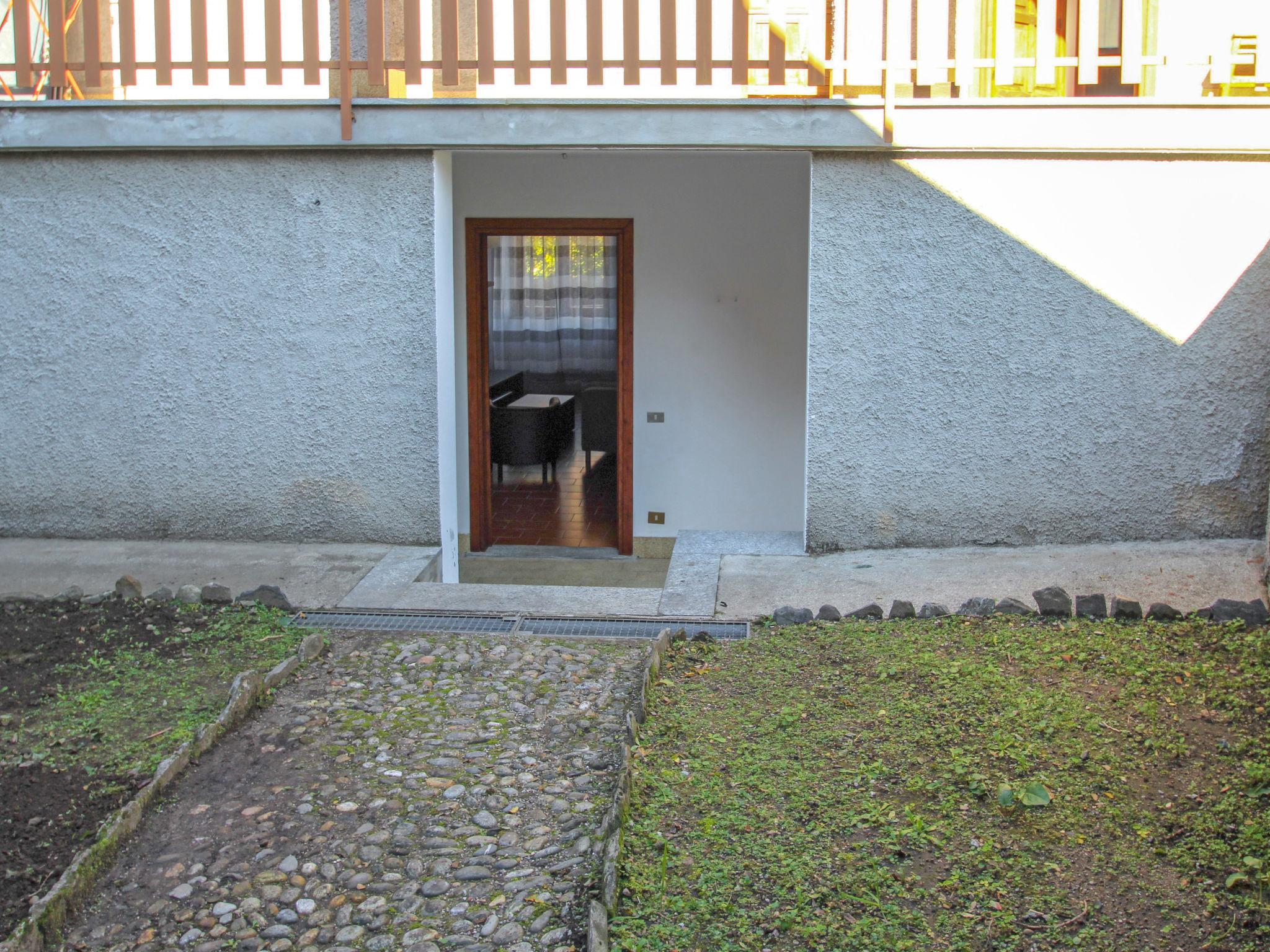 Foto 18 - Haus mit 2 Schlafzimmern in Castelveccana mit blick auf die berge