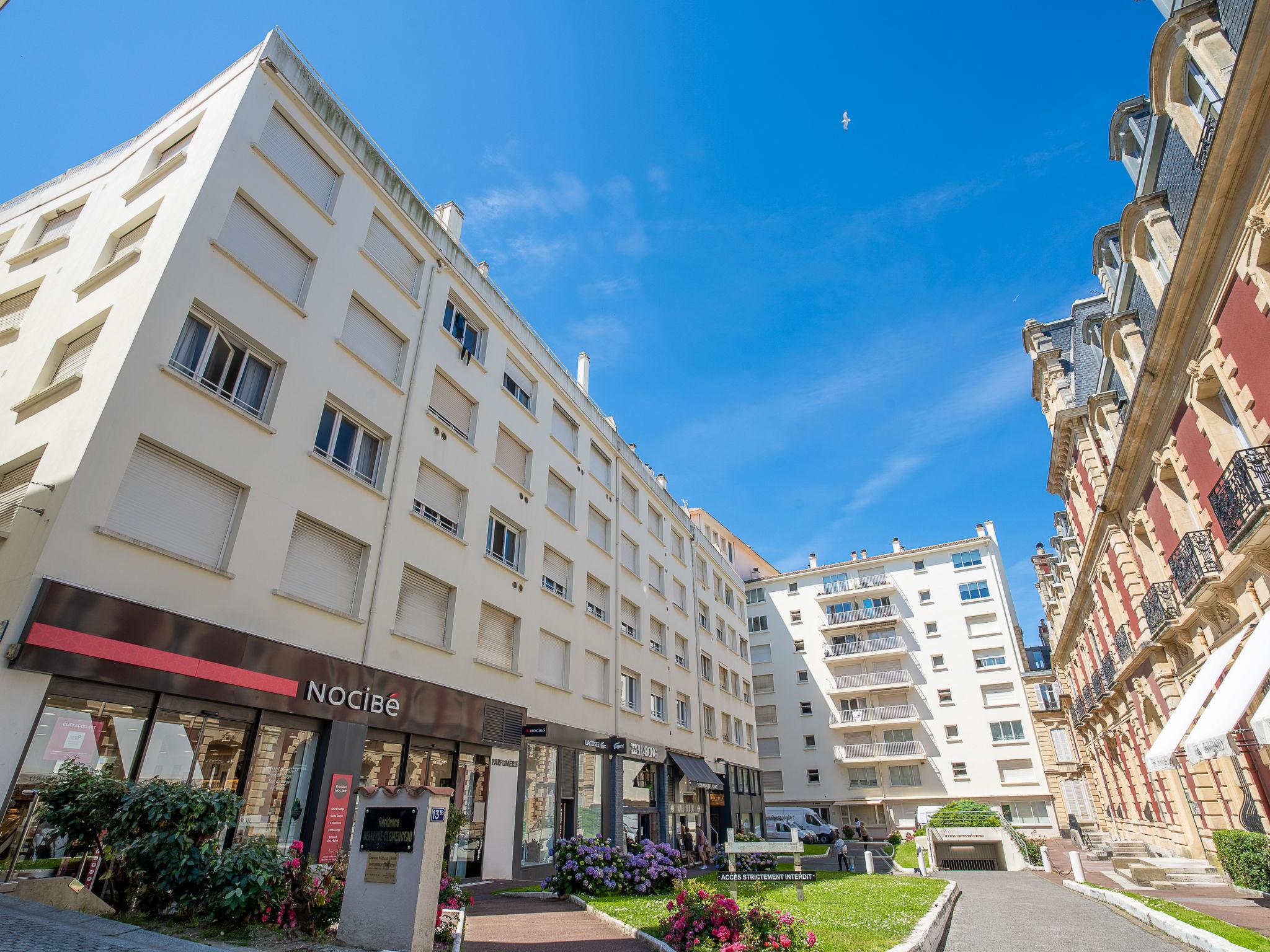Foto 20 - Appartamento con 3 camere da letto a Biarritz con vista mare