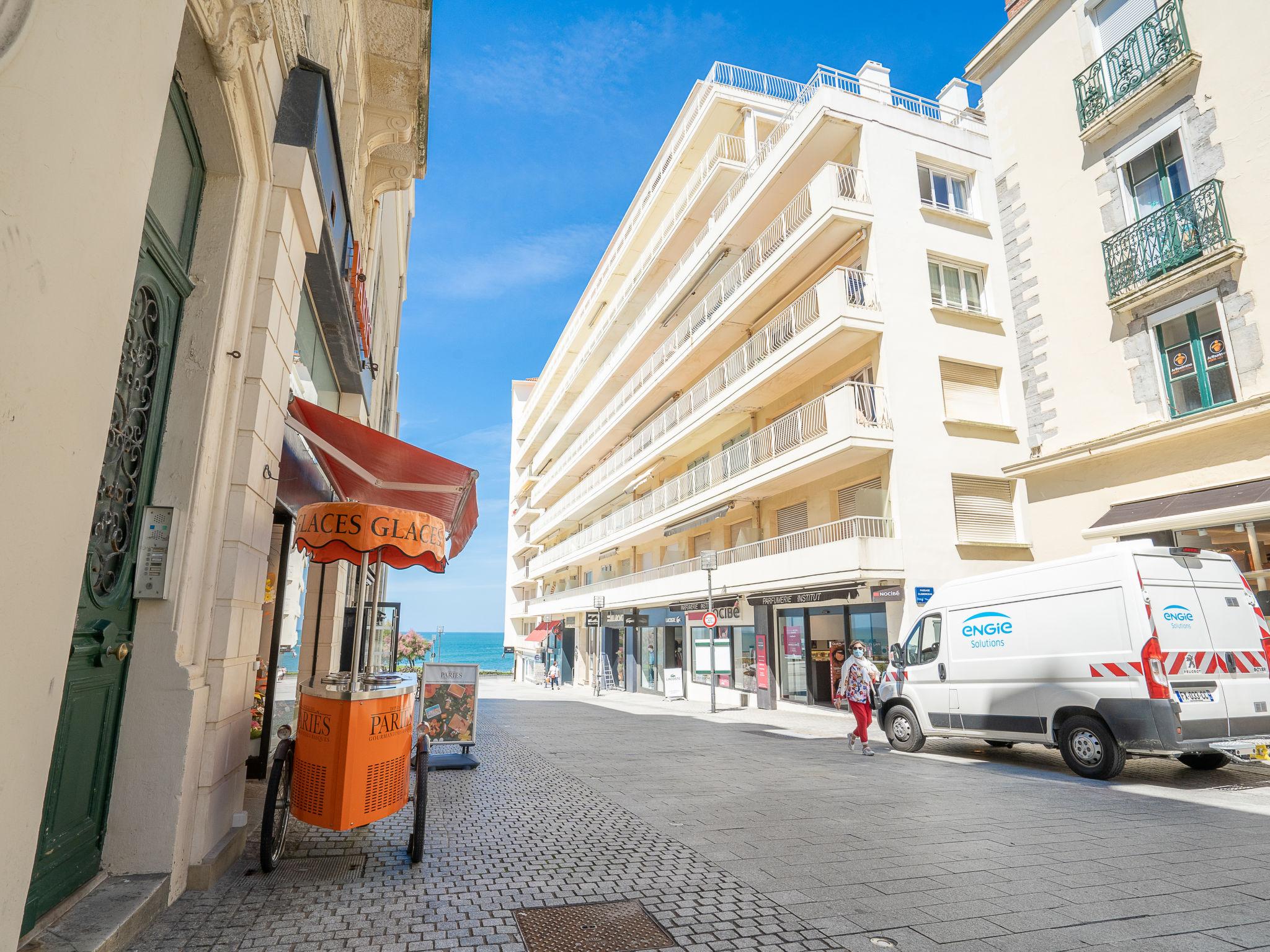Foto 18 - Appartamento con 3 camere da letto a Biarritz con vista mare