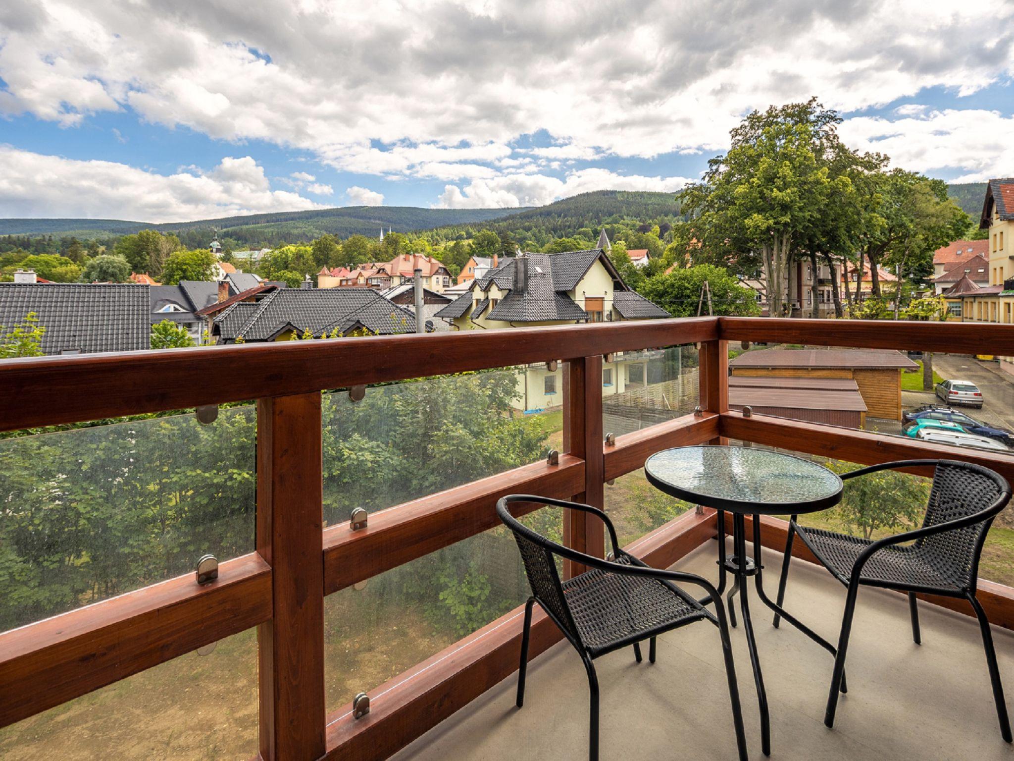 Foto 1 - Apartment mit 1 Schlafzimmer in Świeradów-Zdrój mit blick auf die berge