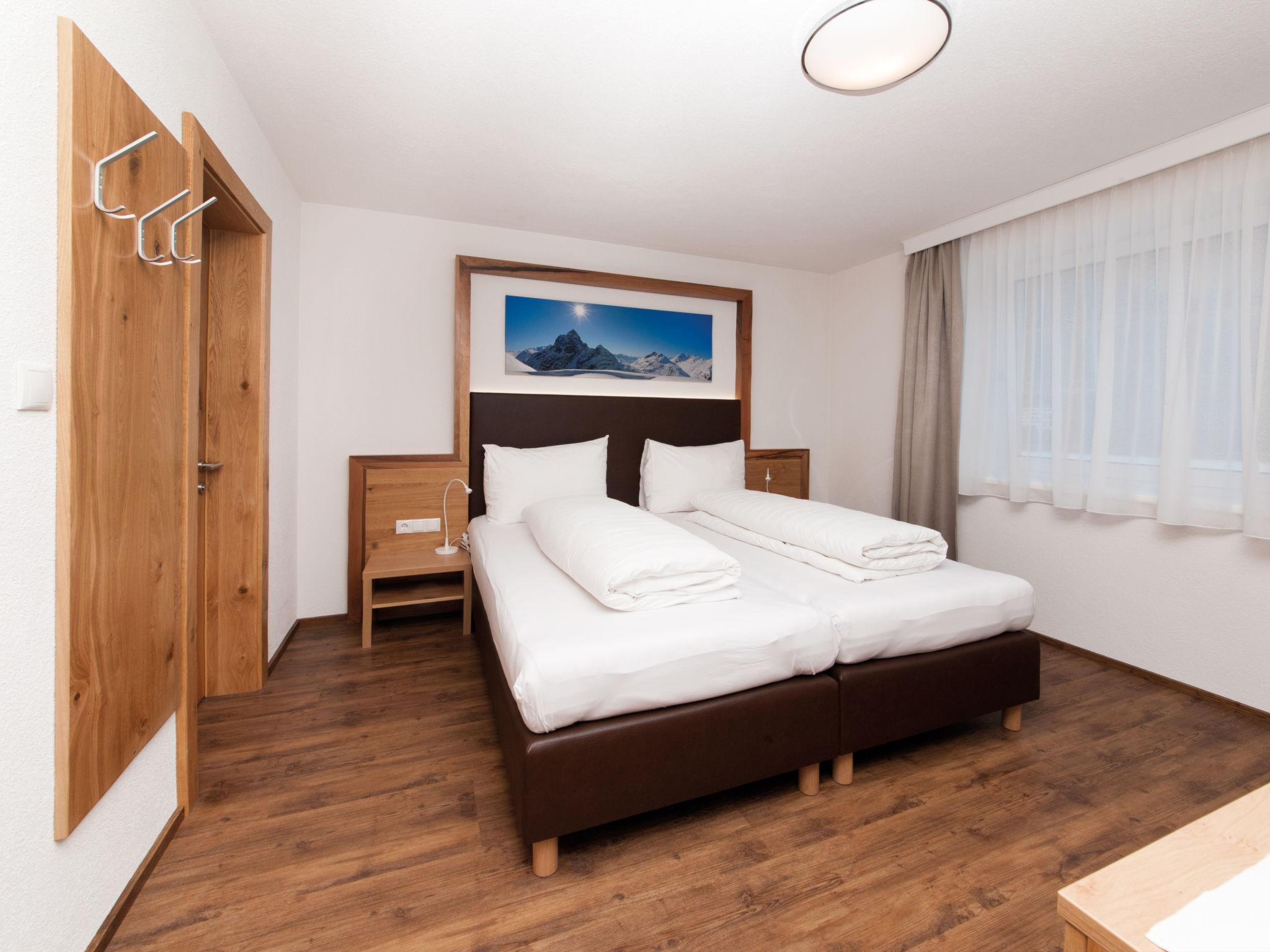 Foto 4 - Apartamento en Pettneu am Arlberg con jardín y vistas a la montaña