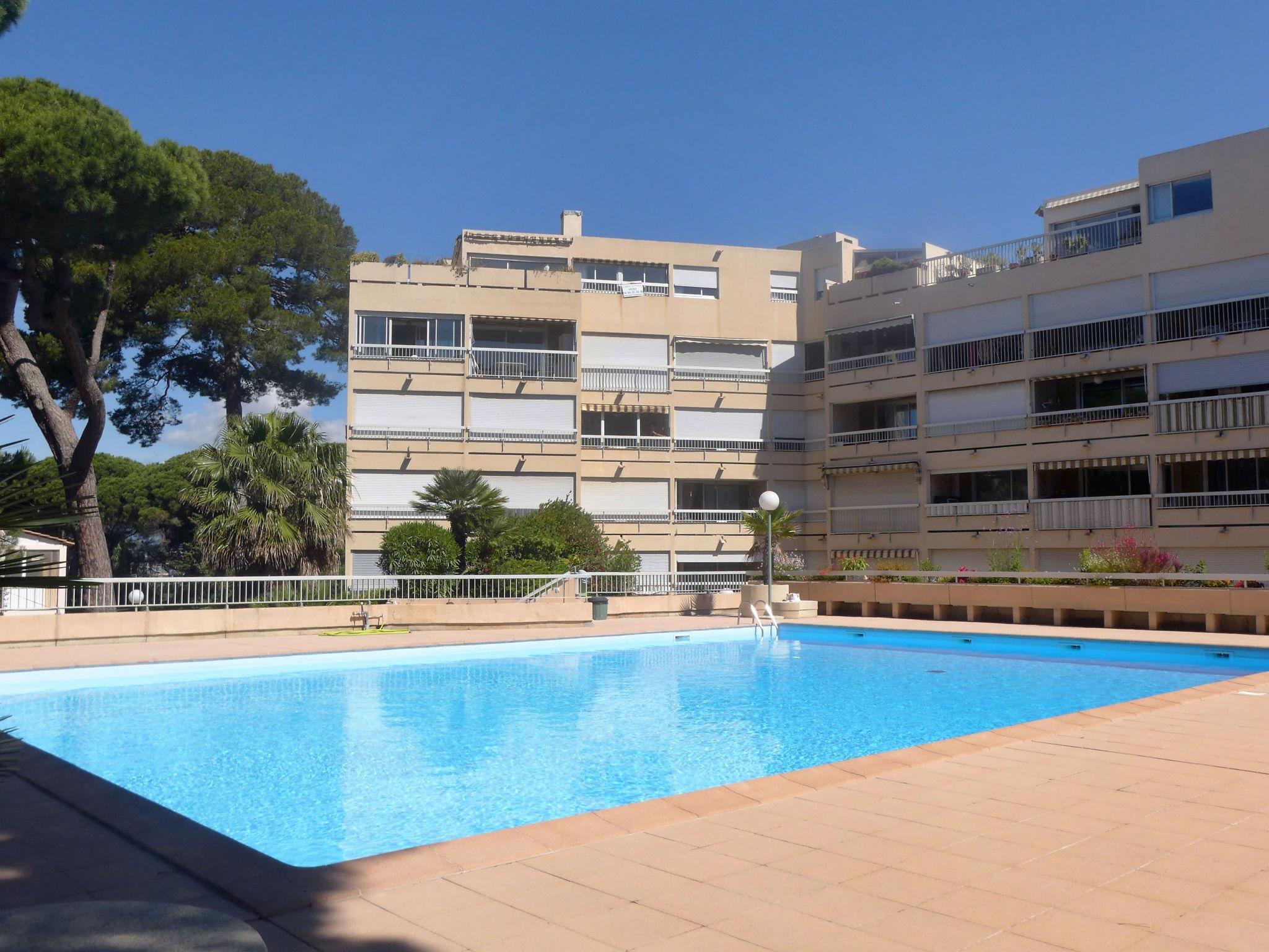 Foto 1 - Apartamento de 1 habitación en Hyères con piscina y terraza