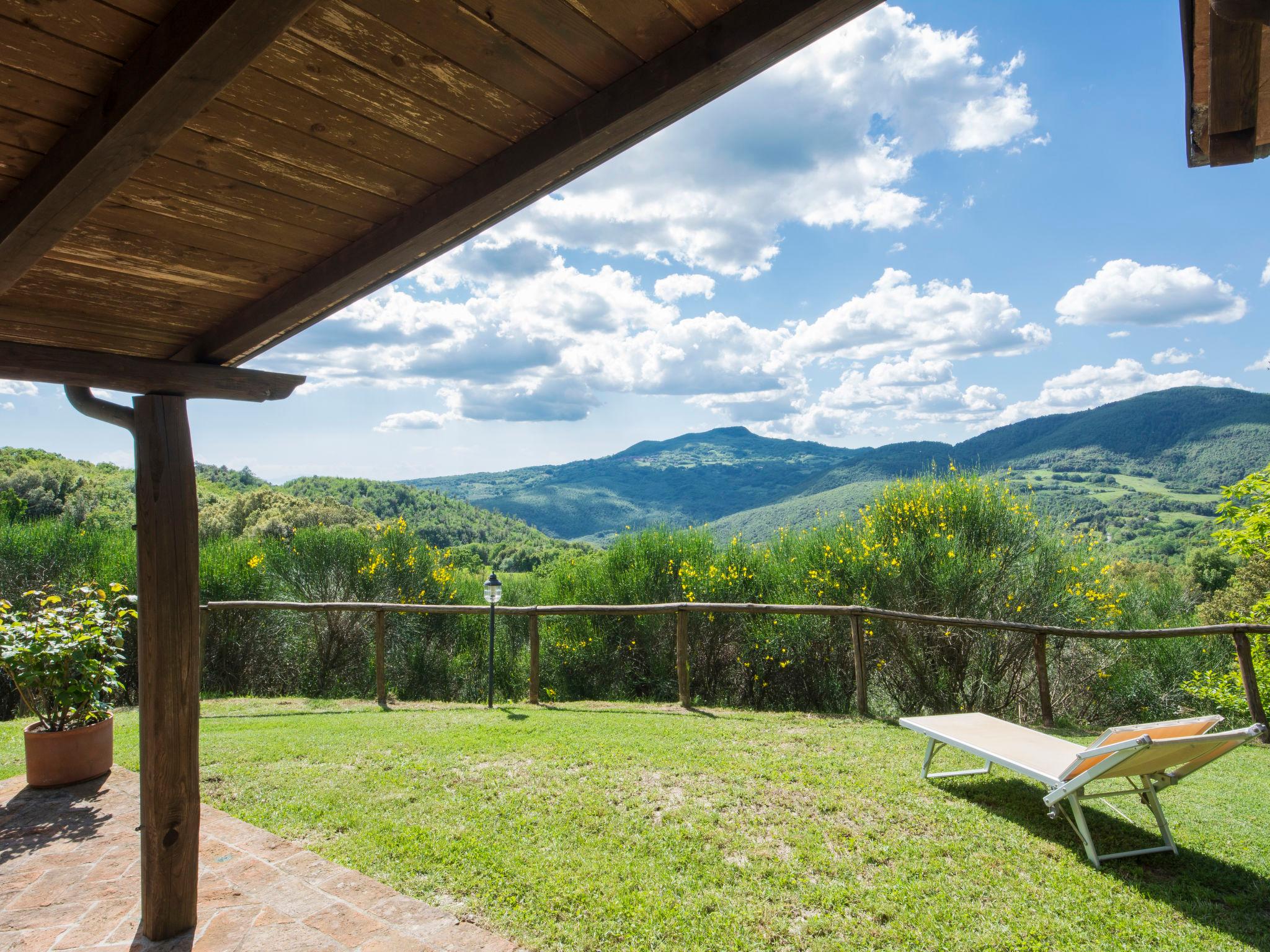 Foto 4 - Casa en Roccastrada con jardín y terraza