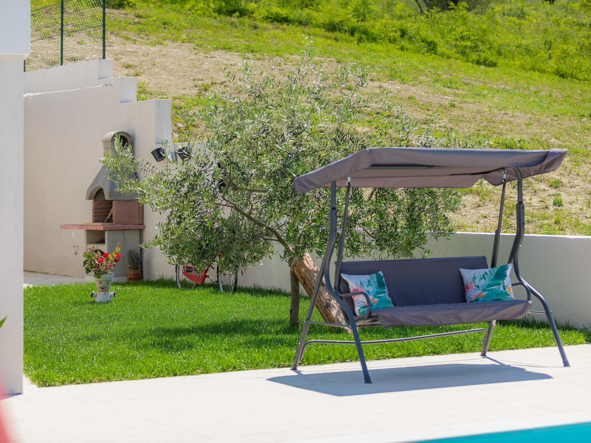 Photo 7 - Maison de 3 chambres à Motovun avec piscine privée et jardin