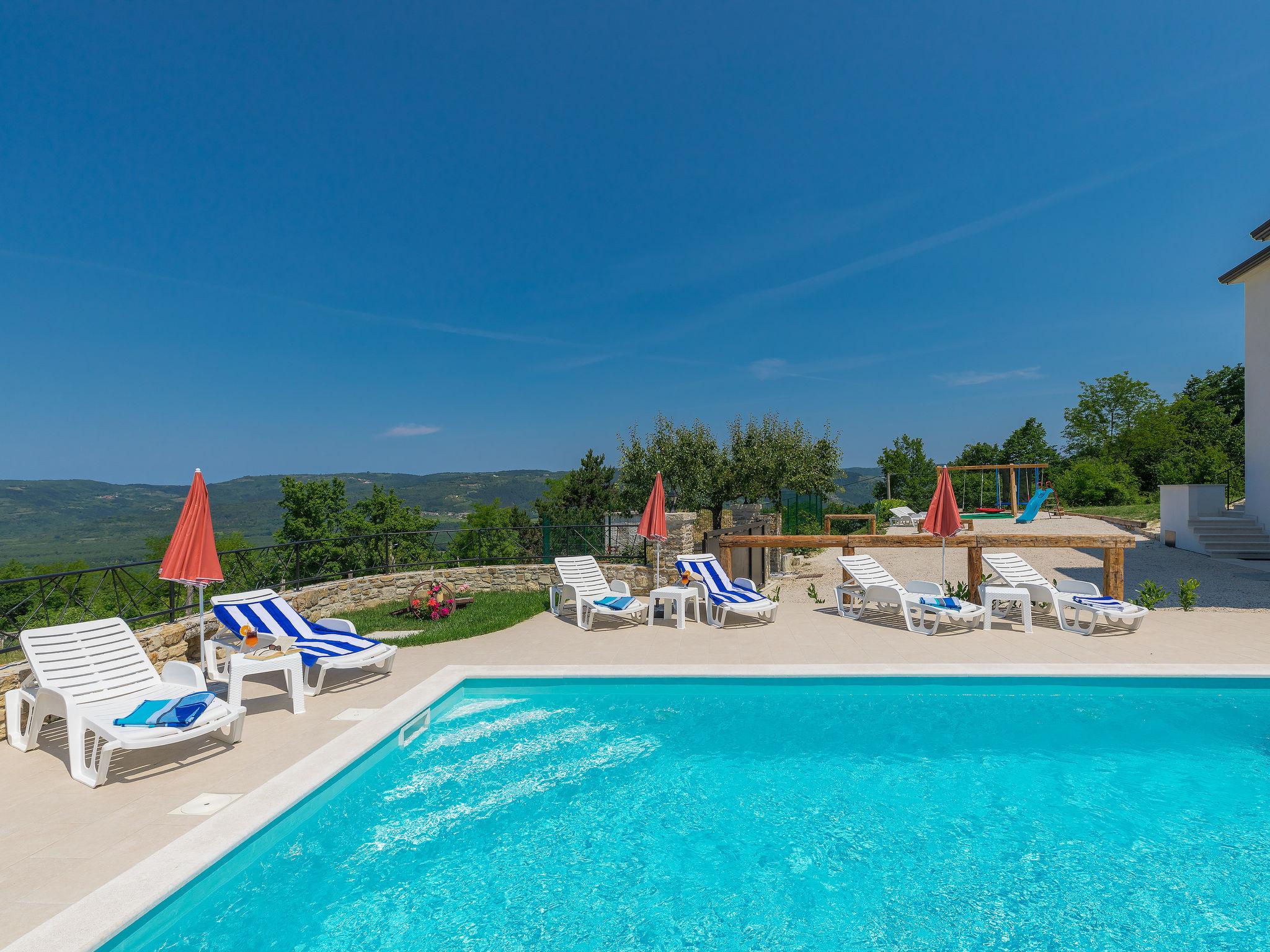 Foto 20 - Casa de 3 quartos em Motovun com piscina privada e jardim