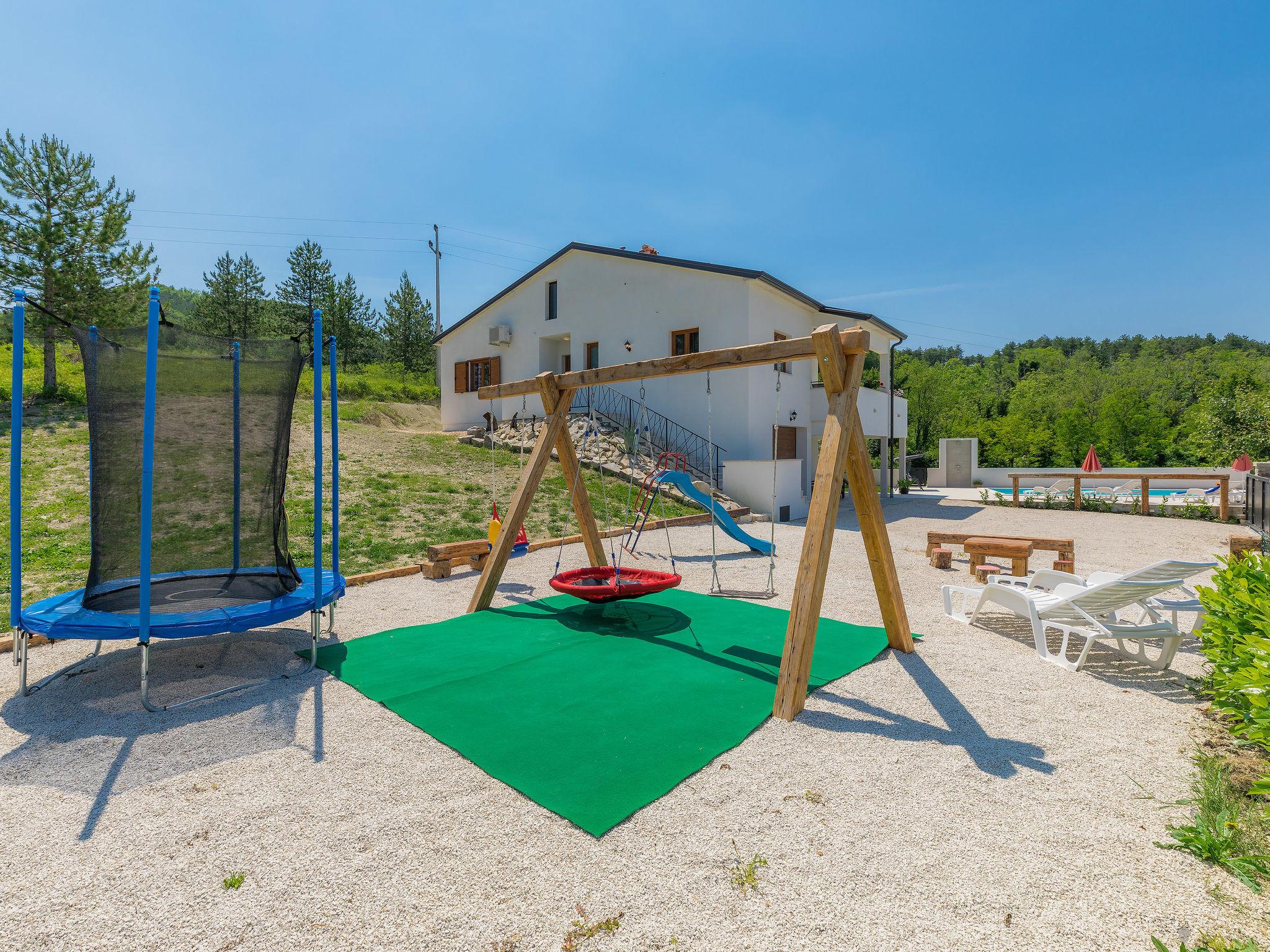 Foto 18 - Casa con 3 camere da letto a Motovun con piscina privata e giardino