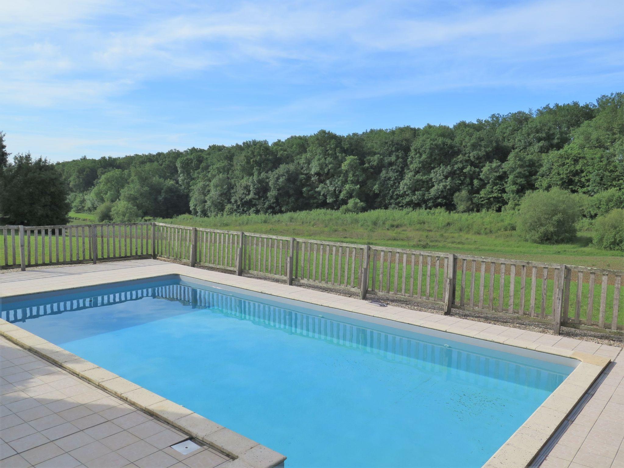 Photo 2 - Maison de 4 chambres à Puymiclan avec piscine privée et terrasse