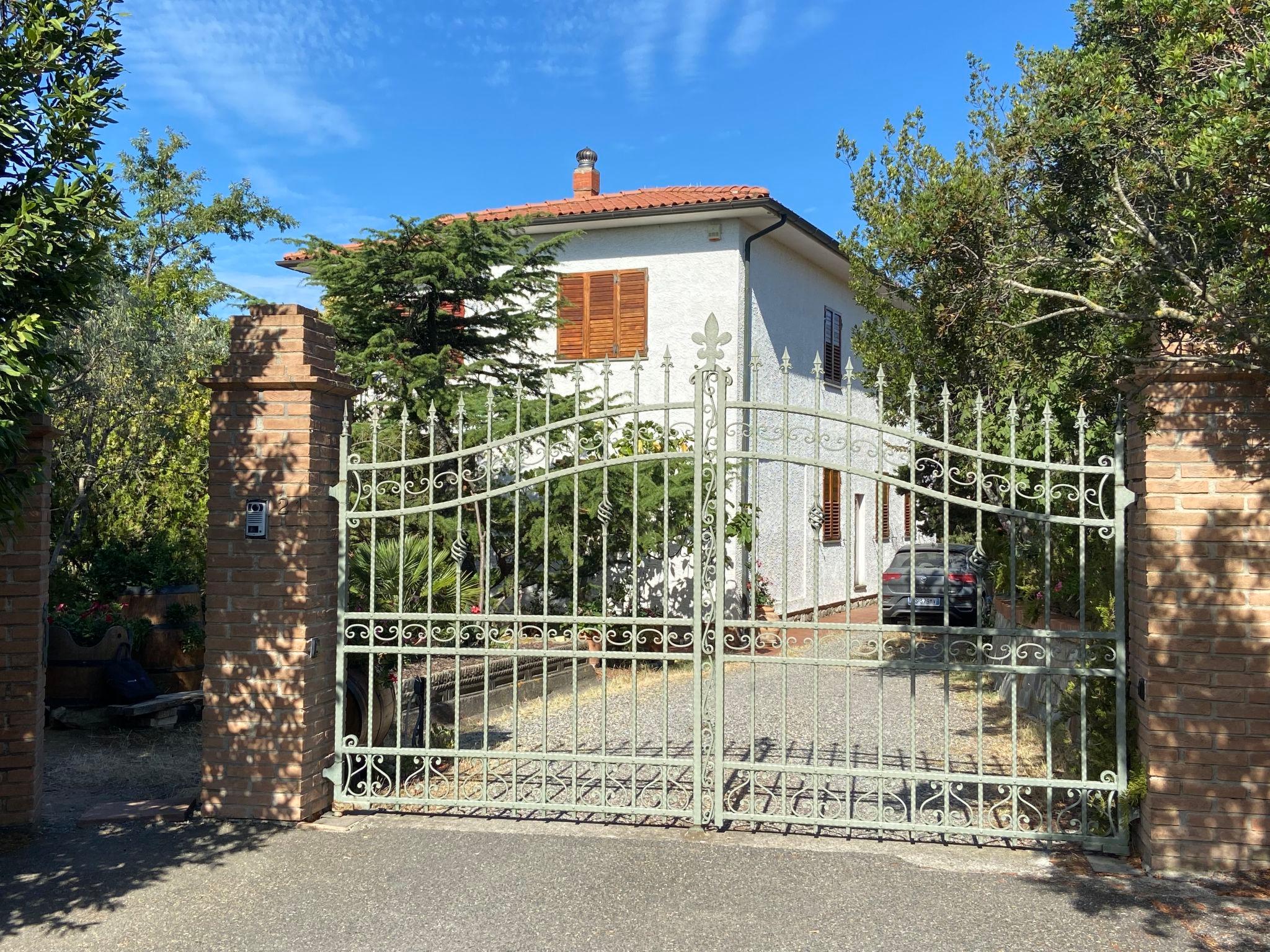 Photo 1 - Appartement de 2 chambres à Riparbella avec jardin et terrasse