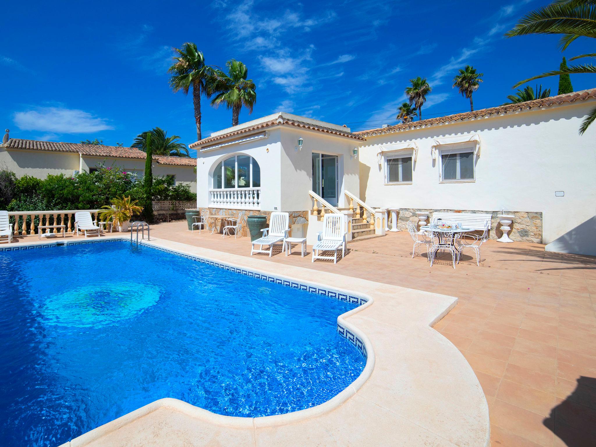 Foto 1 - Casa de 2 quartos em Calp com piscina privada e vistas do mar