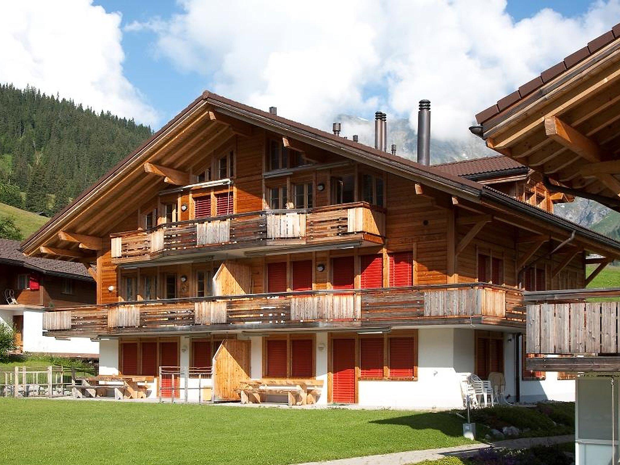 Foto 1 - Apartamento de 2 habitaciones en Adelboden con jardín