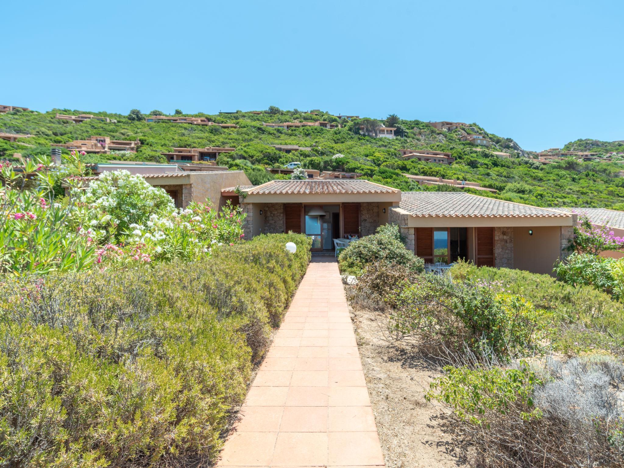 Foto 5 - Haus mit 2 Schlafzimmern in Trinità d'Agultu e Vignola mit garten und blick aufs meer