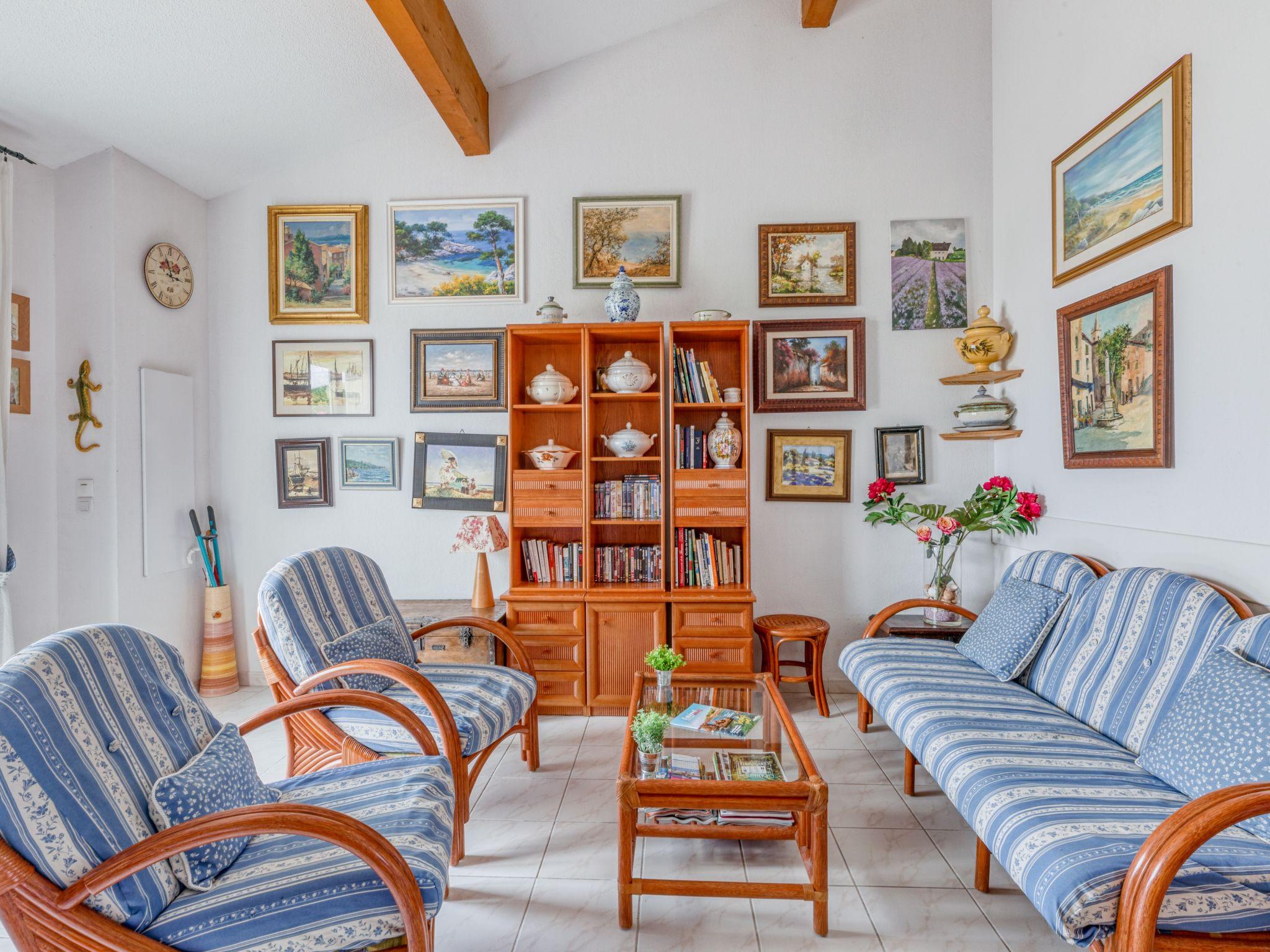 Photo 6 - Maison de 2 chambres à Roquebrune-sur-Argens avec piscine et vues à la mer