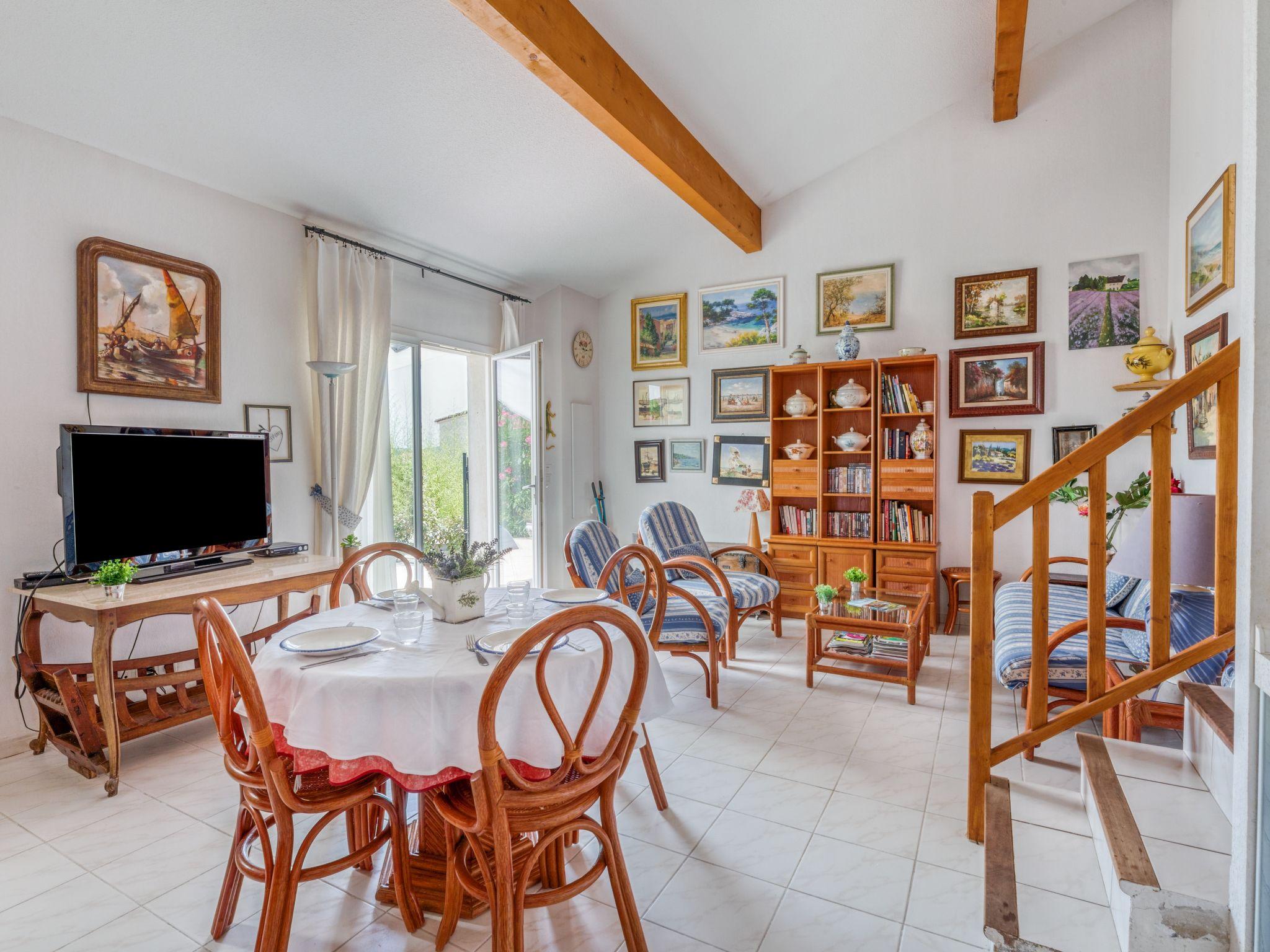 Photo 2 - Maison de 2 chambres à Roquebrune-sur-Argens avec piscine et vues à la mer