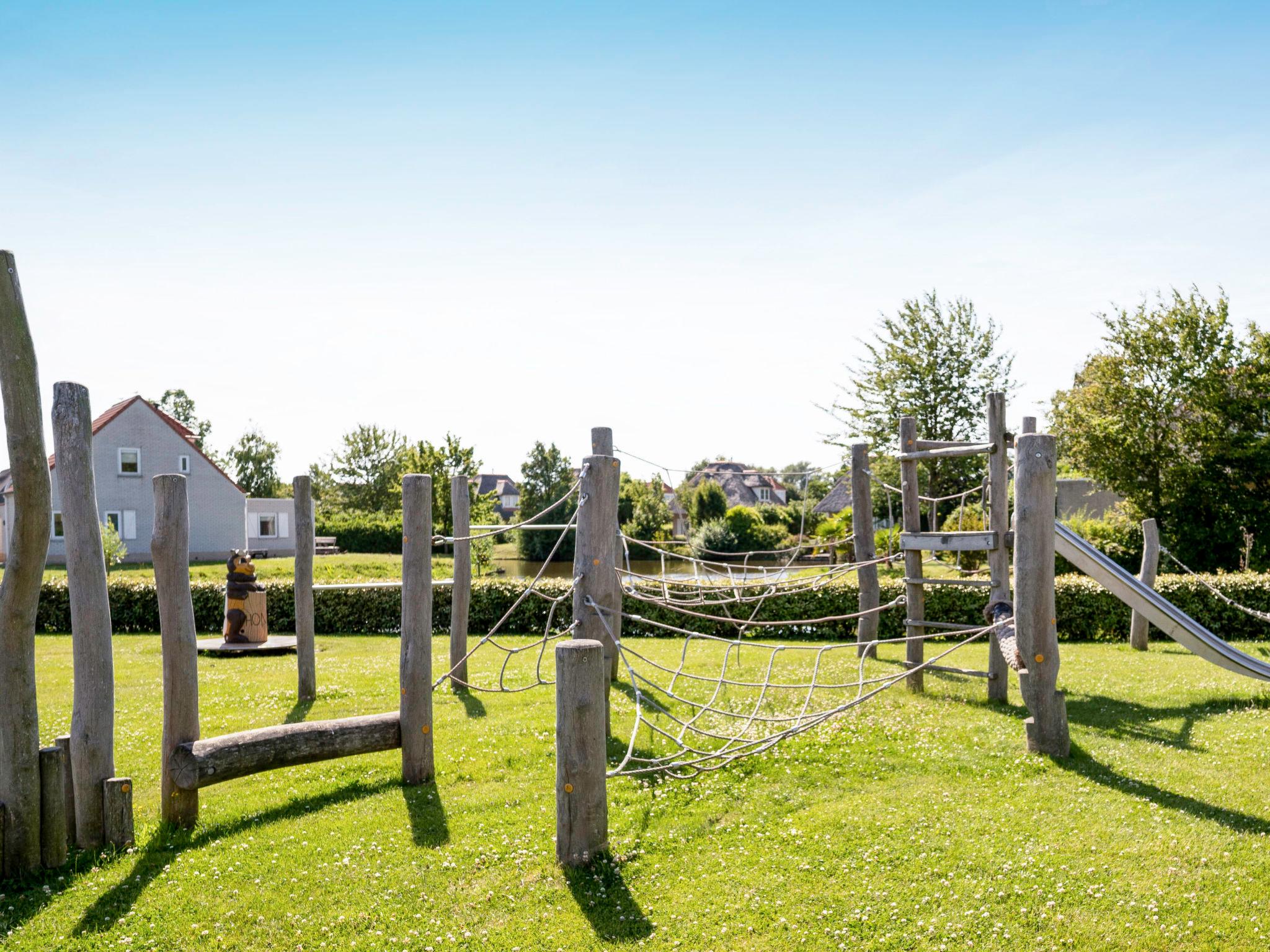 Photo 12 - Maison de 4 chambres à Hellevoetsluis avec piscine et jardin