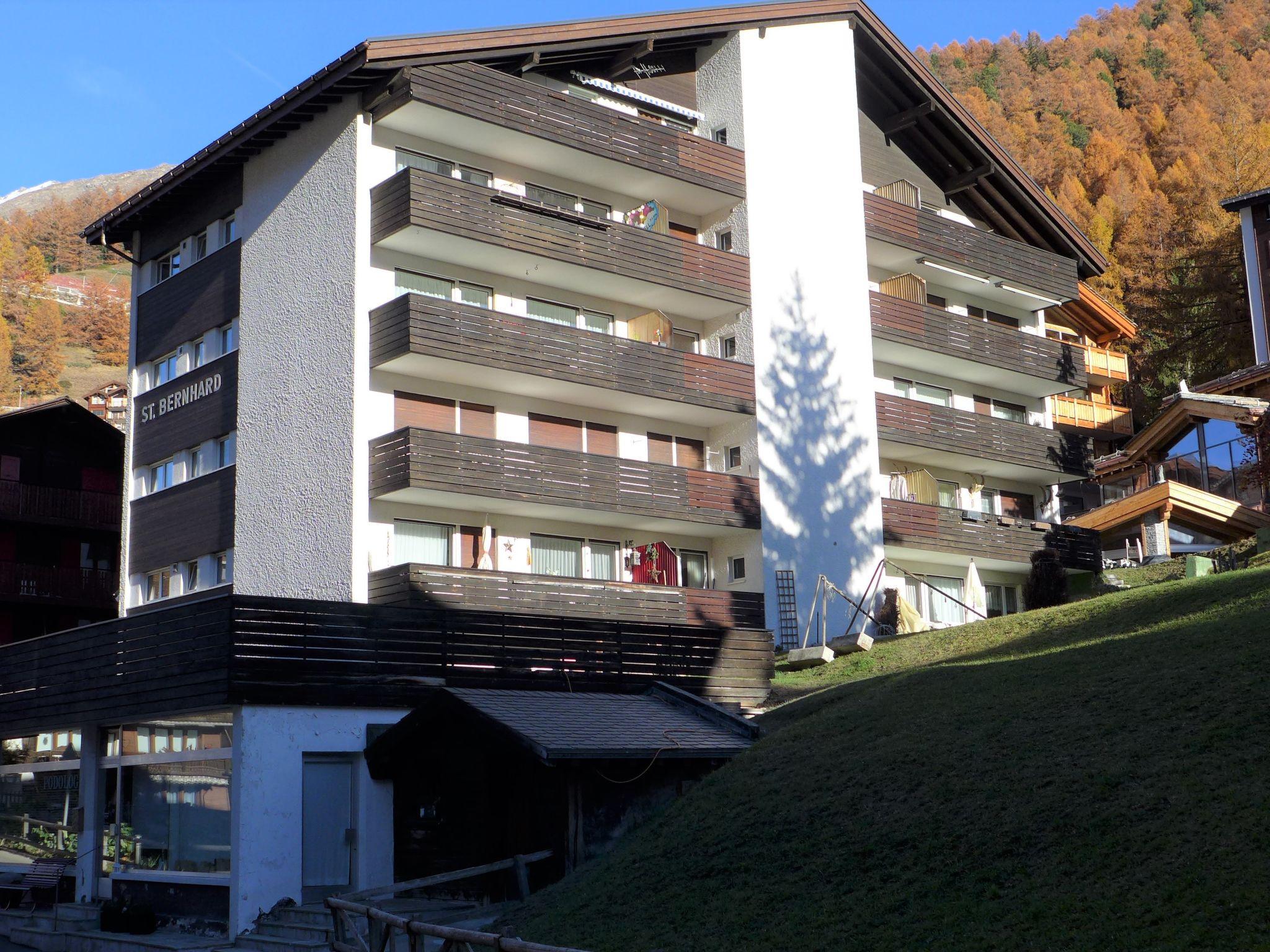 Foto 2 - Appartamento con 3 camere da letto a Zermatt con vista sulle montagne