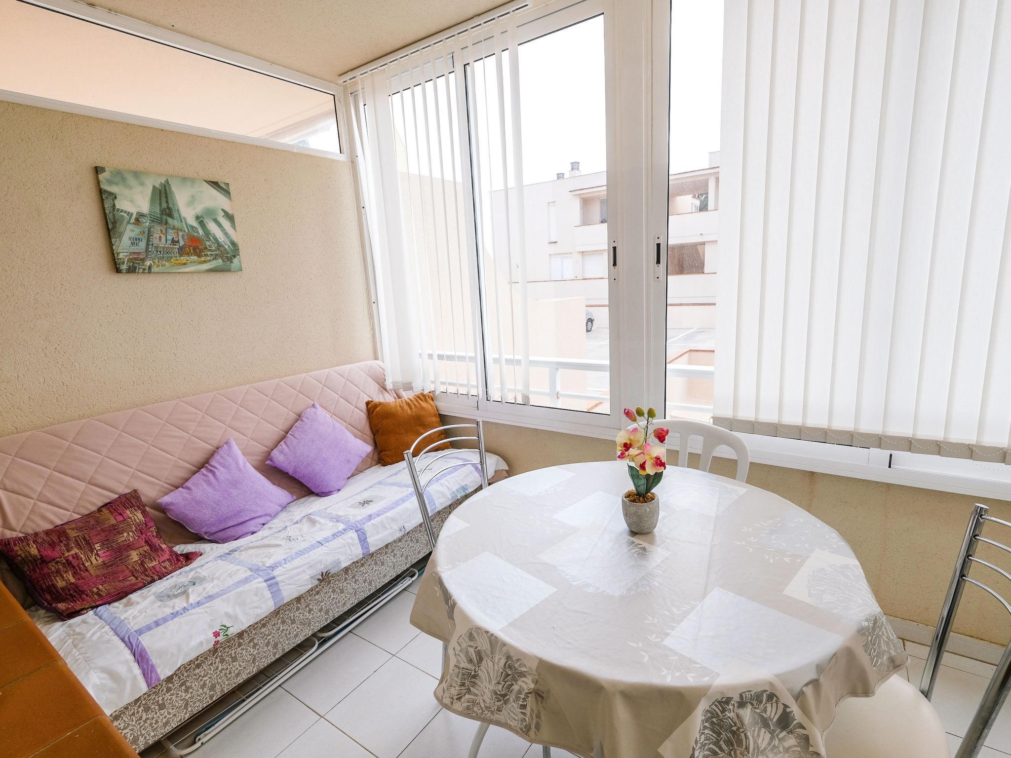 Photo 10 - 1 bedroom Apartment in Vinaròs with swimming pool and garden