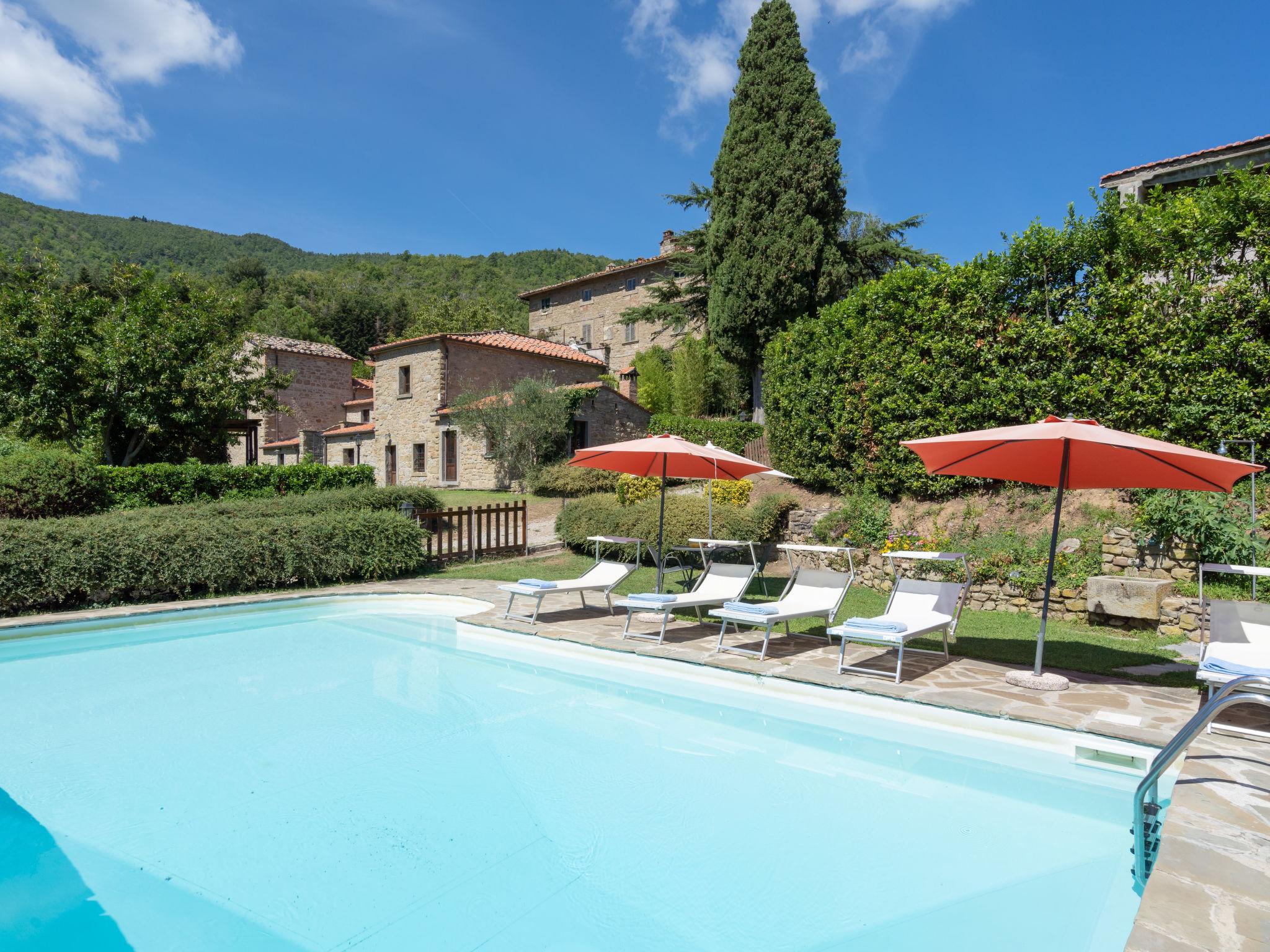 Foto 1 - Casa de 6 quartos em Cortona com piscina privada e jardim