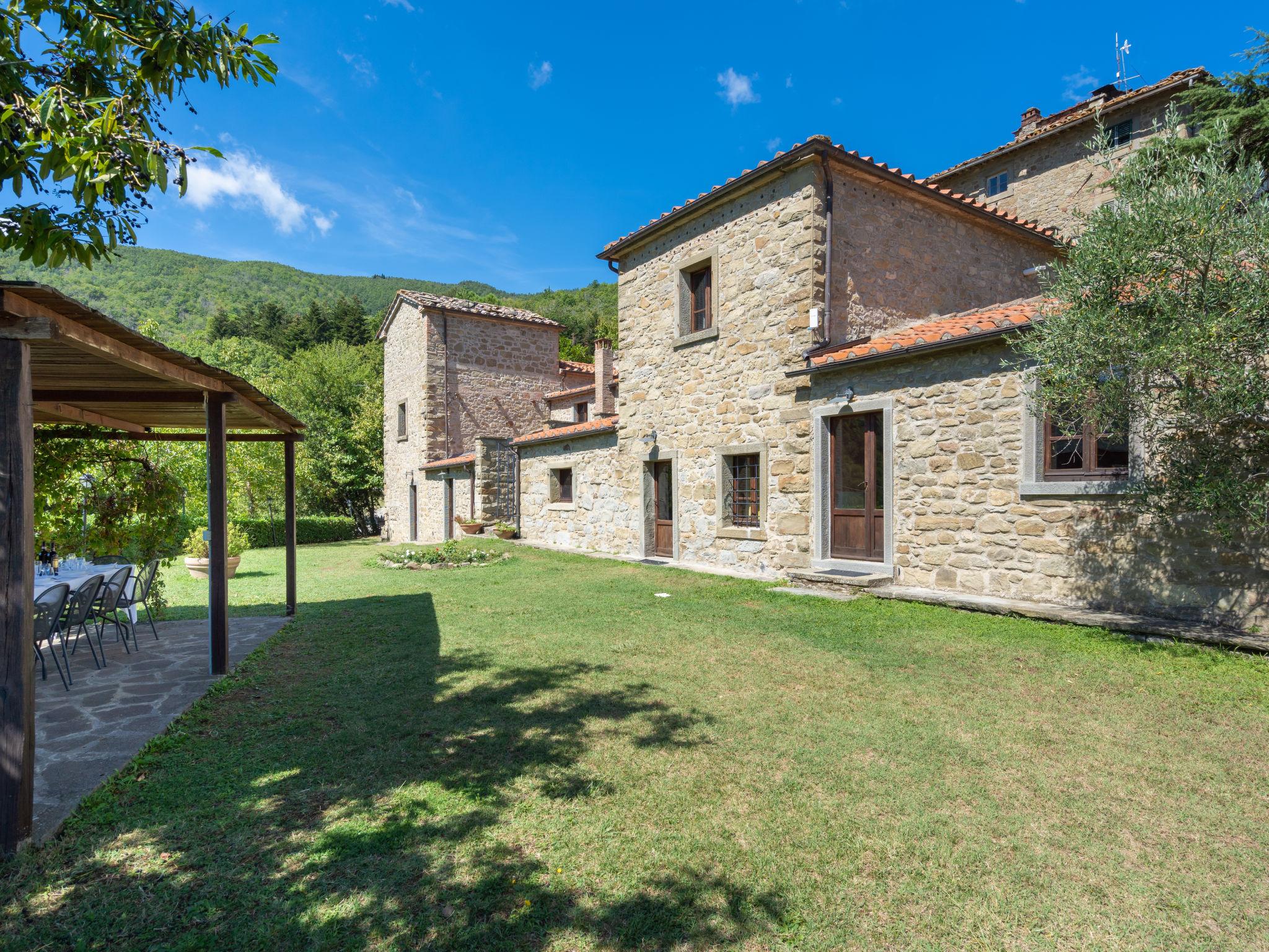 Foto 2 - Casa de 6 habitaciones en Cortona con piscina privada y jardín
