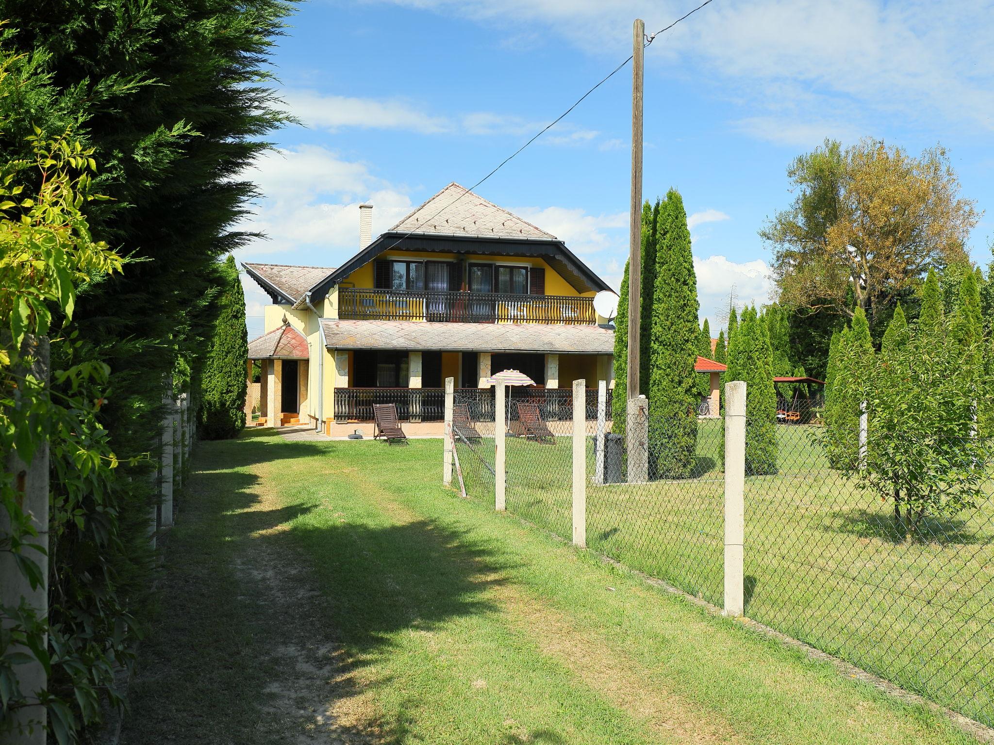 Foto 27 - Casa de 4 habitaciones en Balatonmáriafürdő con jardín y terraza