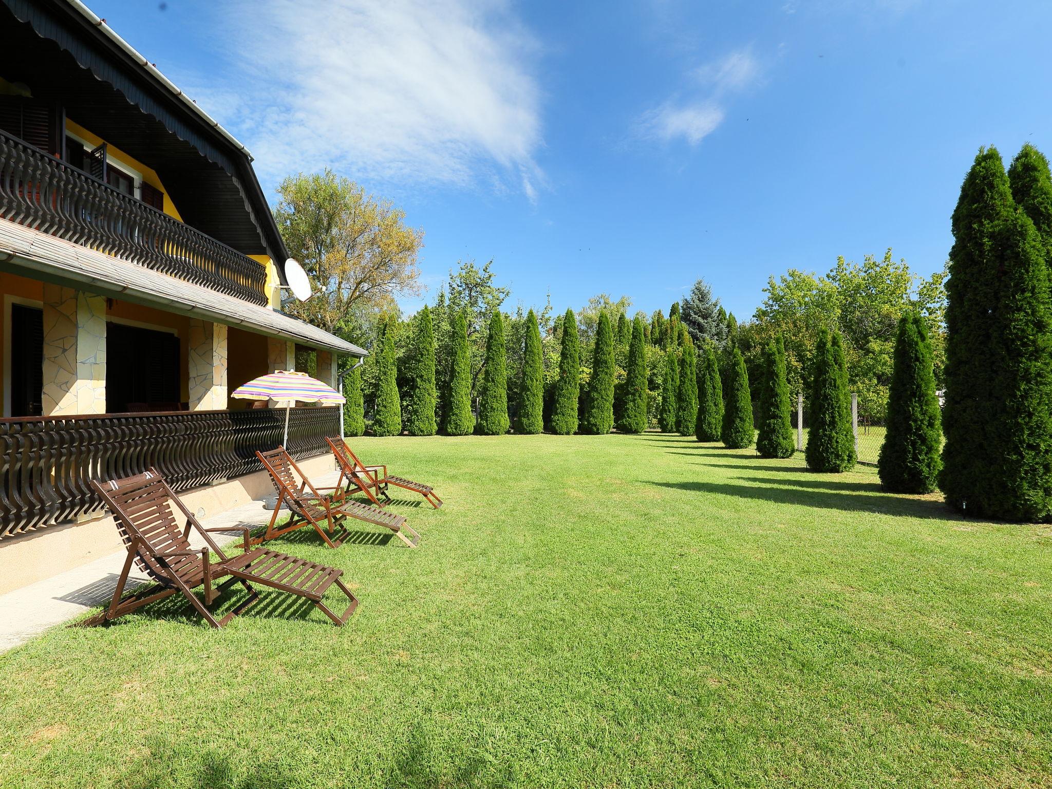 Foto 24 - Casa con 4 camere da letto a Balatonmáriafürdő con giardino e terrazza